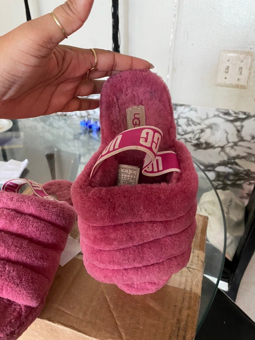 Uggs slides
