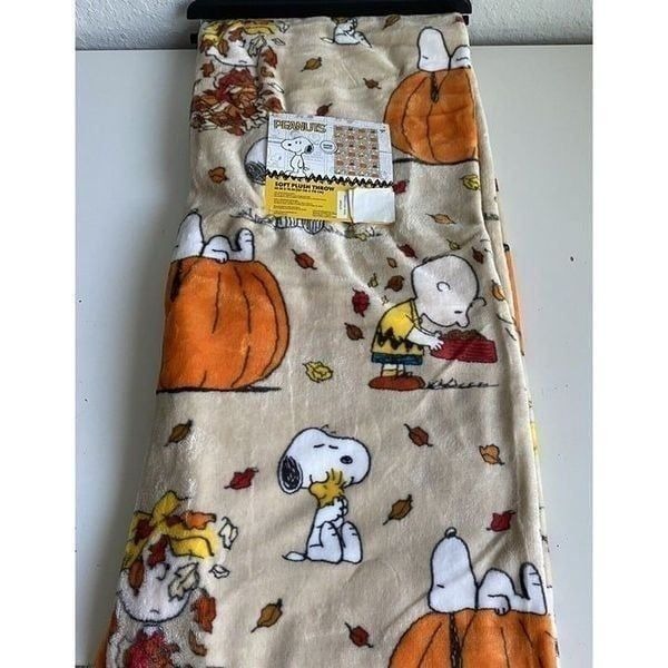 PEANUTS SNOOPY Plush Soft THROW Blanket 50”x70” Autumn Fall Charlie Brown NEW