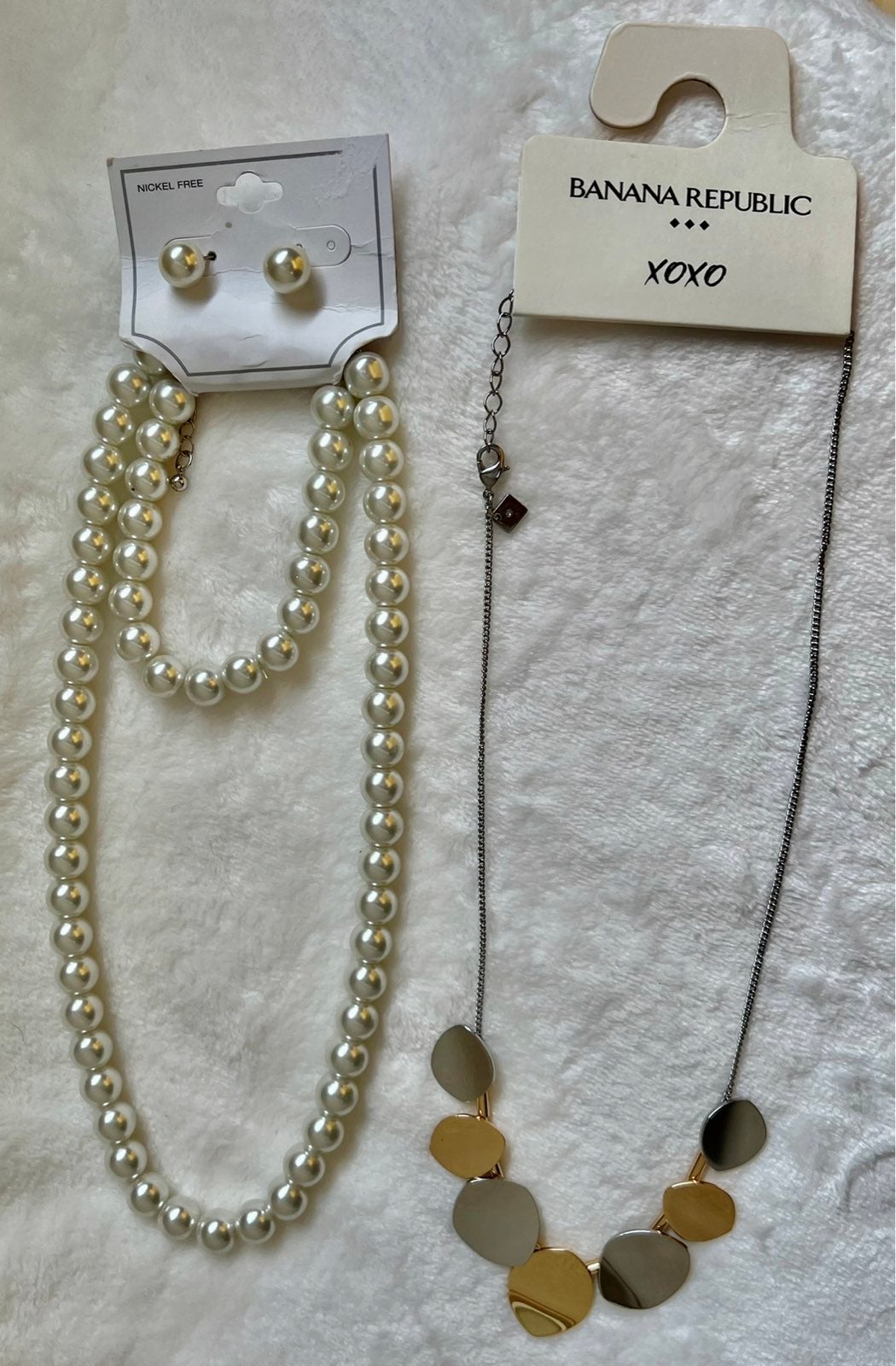 New Gold Pendant Necklace with Blue Stones by Banana Republic $40 Tags #BRN21 New Gold Pendant Necklace with Blue Stones by Banana Republic $40 Tags #BRN21