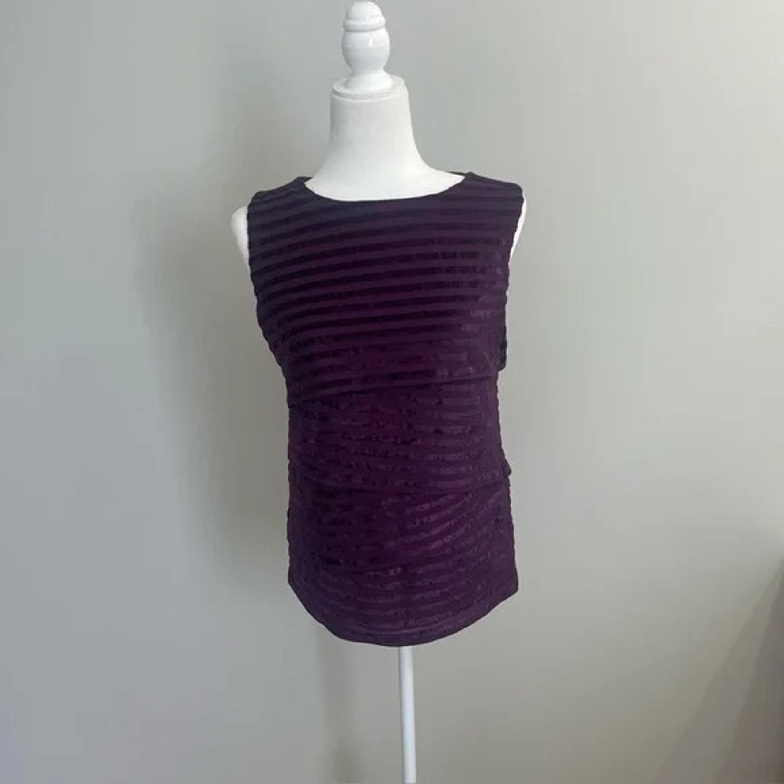 Dress Barn Women's Purple Sleeveless Blouse Size Small Tiered Design