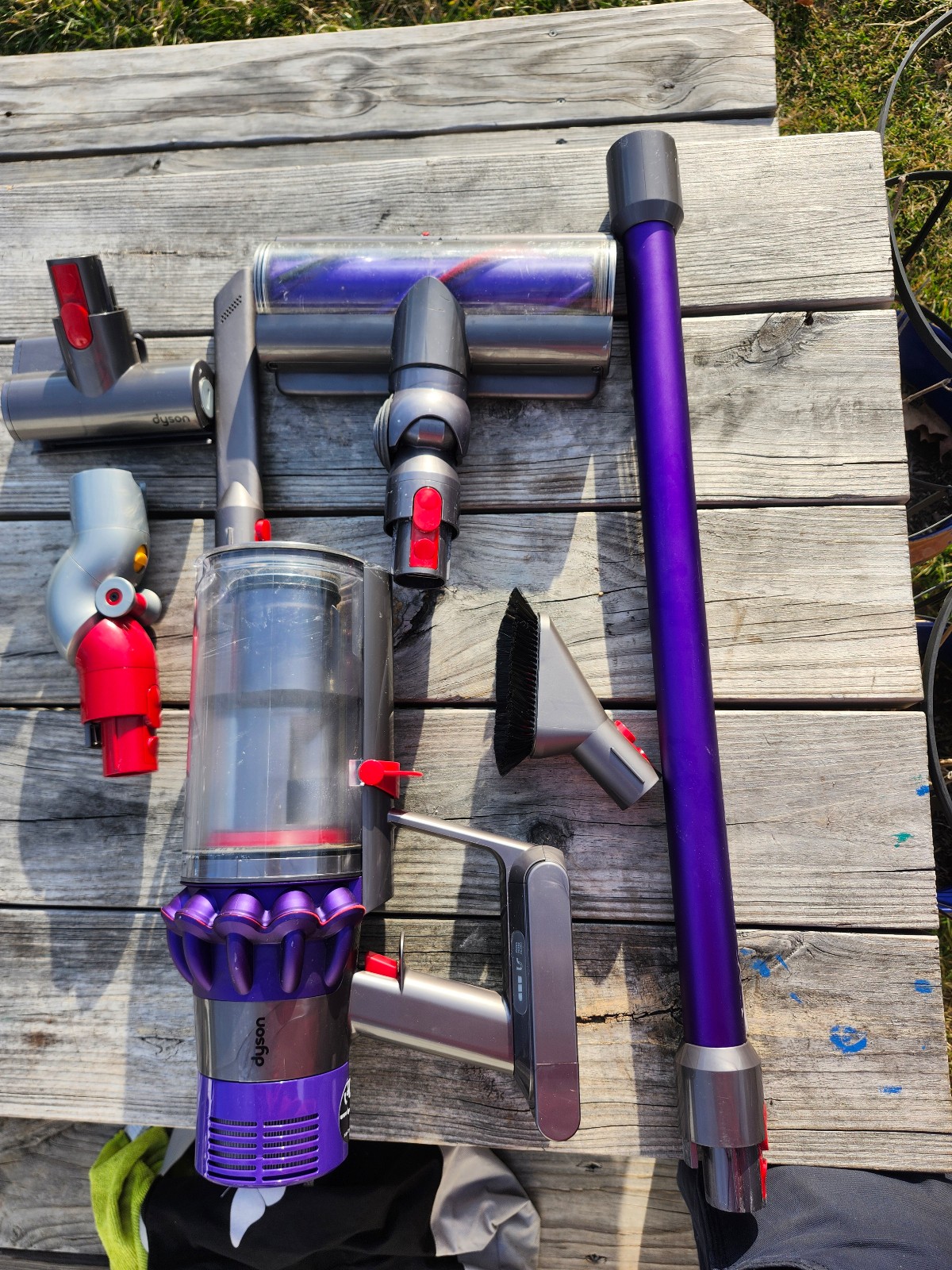 Dyson v10 animal + charging station