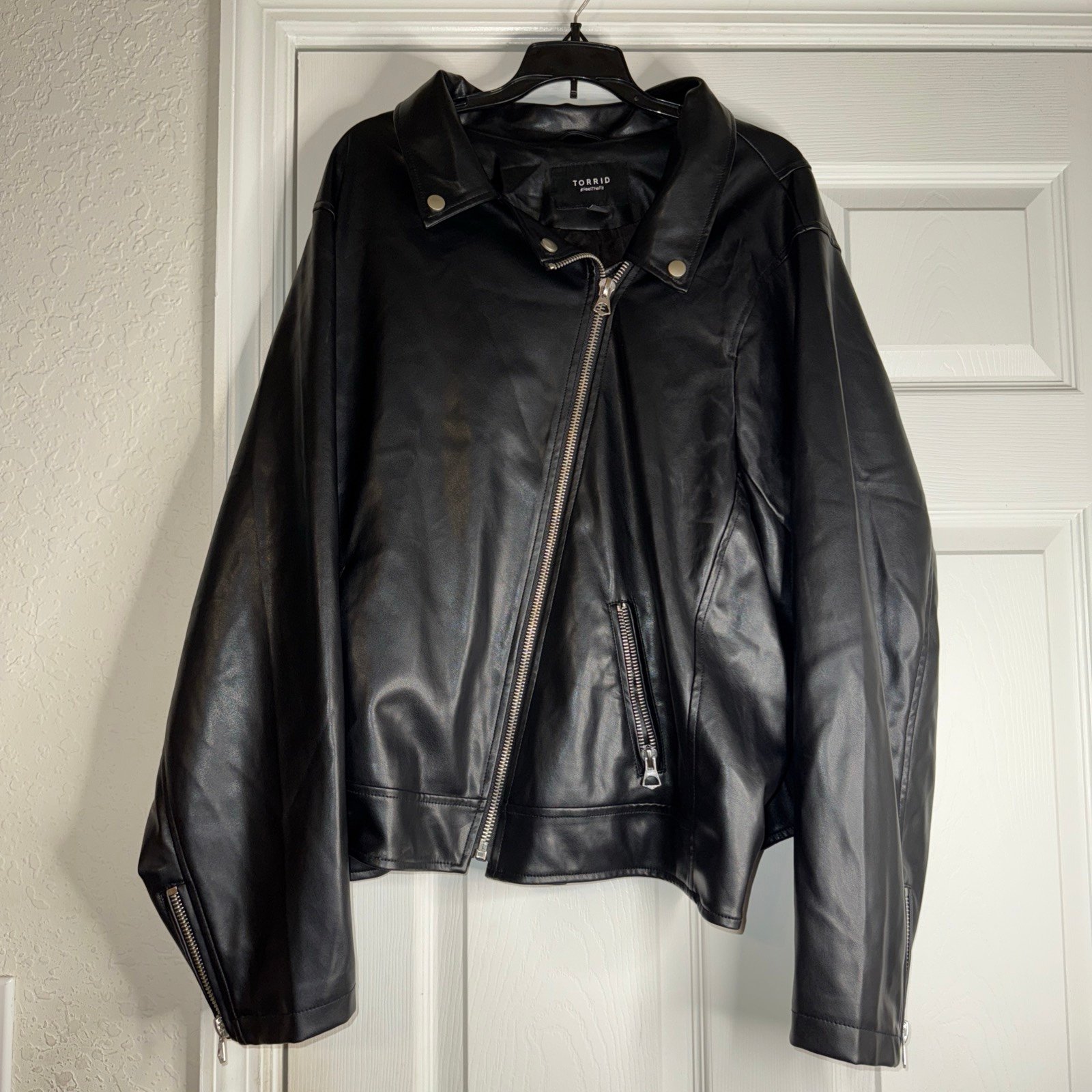 Torrid faux leather motorcycle jacket size 5 (women’s 28) like new