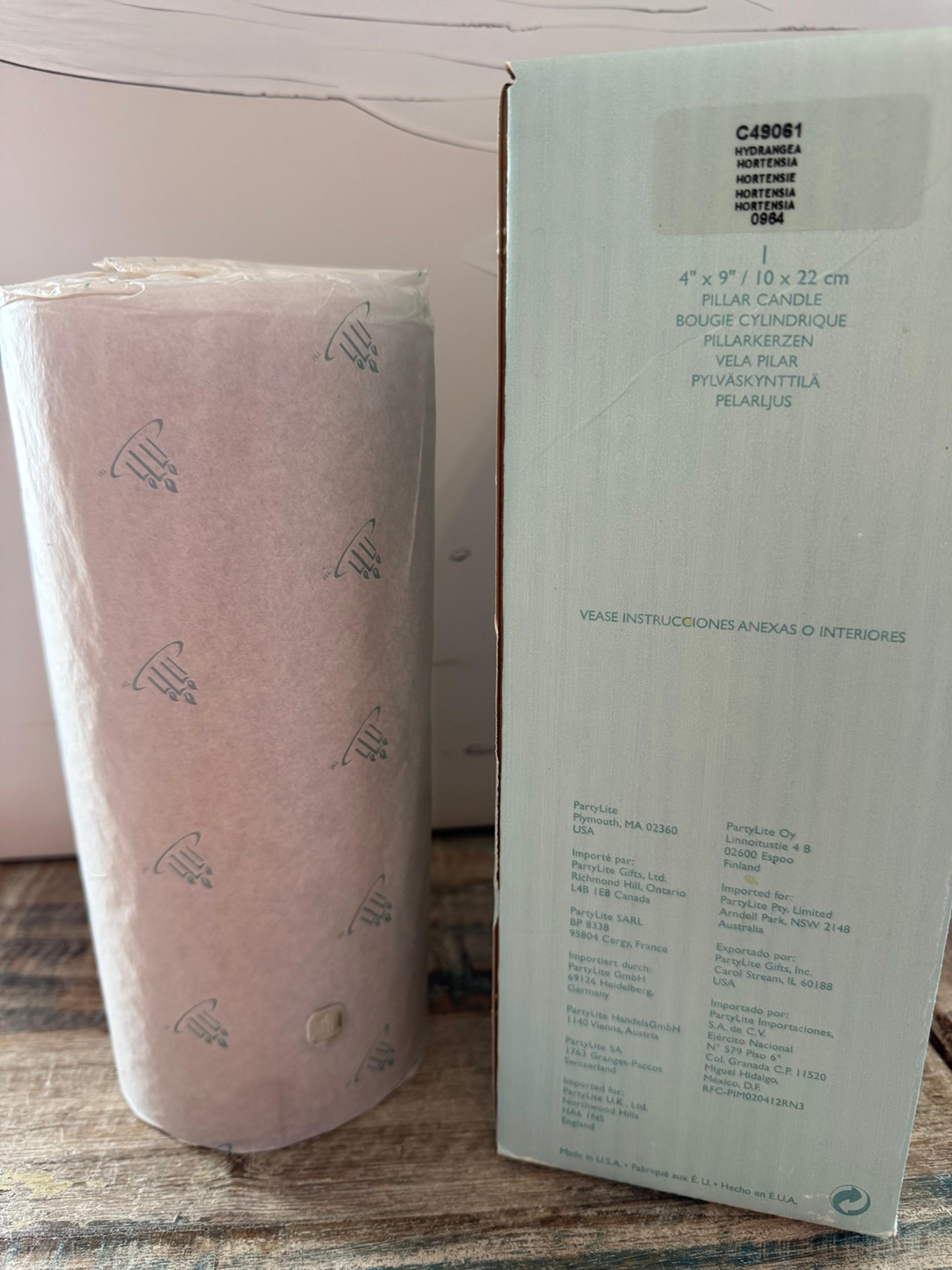 Partylite 4 x 9 Hydrangea Large Candle  New***********