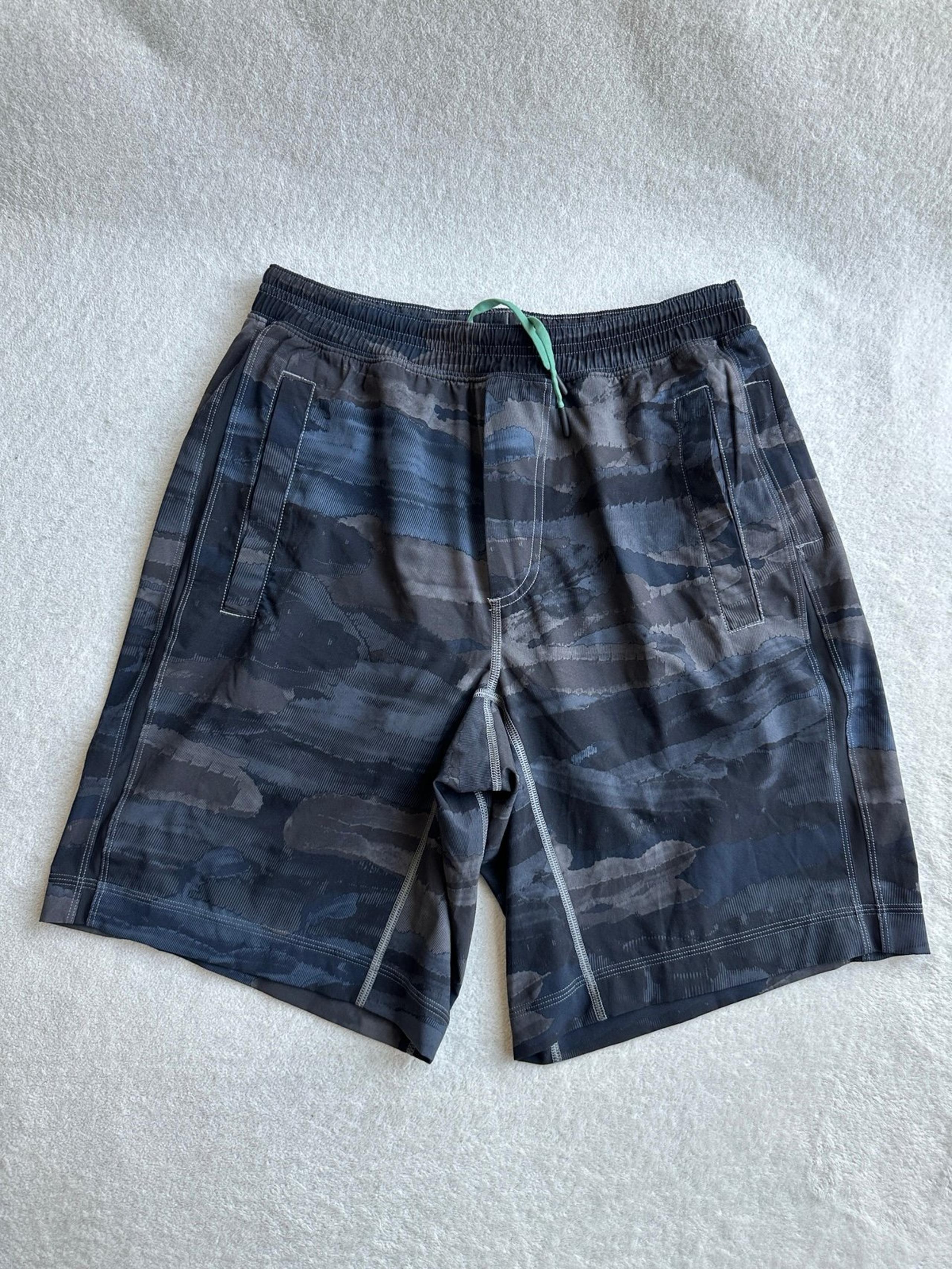 Lululemon Athletica Camo Lined Running Drawings Active Shorts Men’s Size Medium