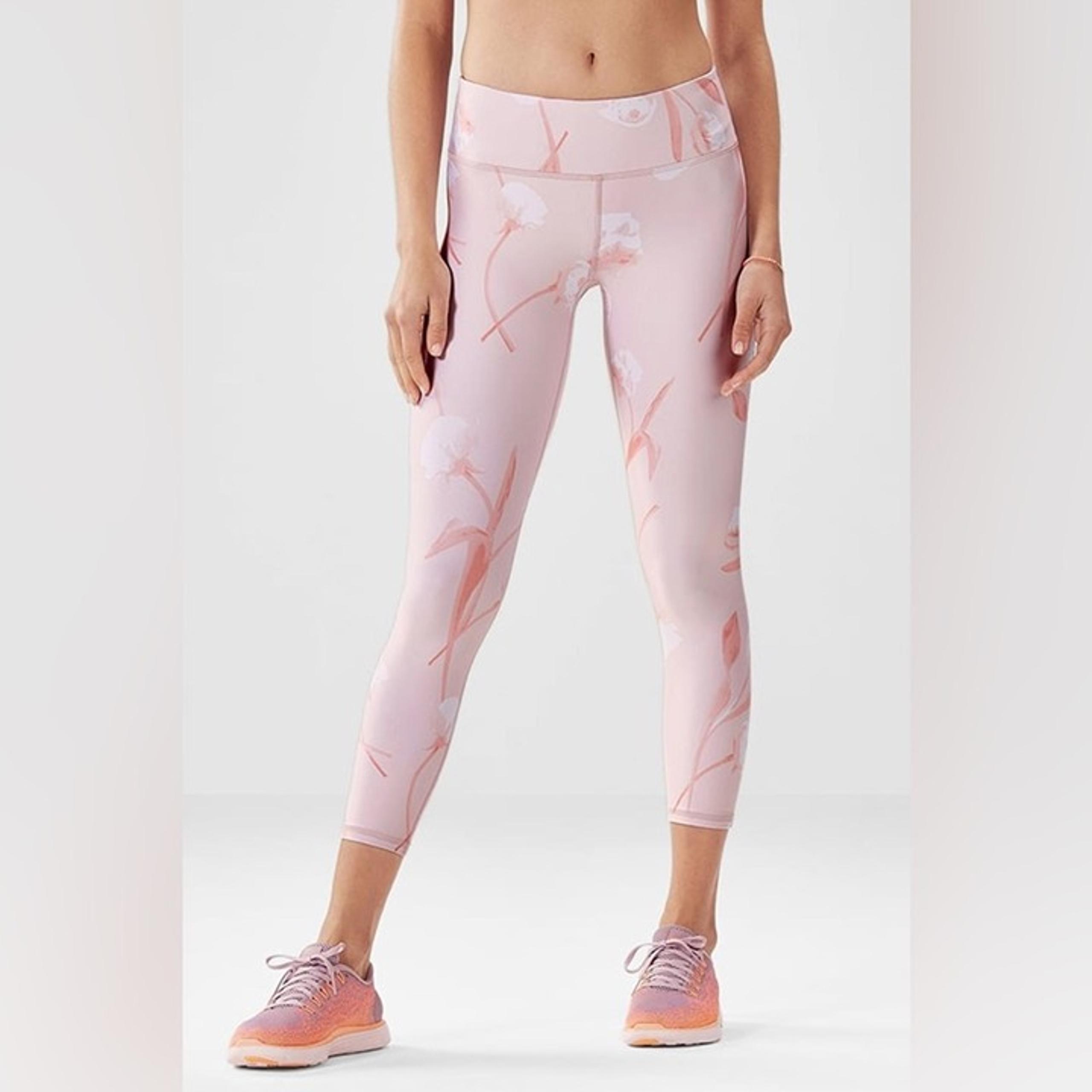 Fabletics Womens Leggings Define PowerHold Mid-Rise Capri Size Large Athleisure