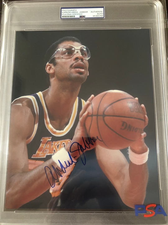 Kareem Abdul Jabbar Autographed 8x10 photo PSA DNA Encapsulated