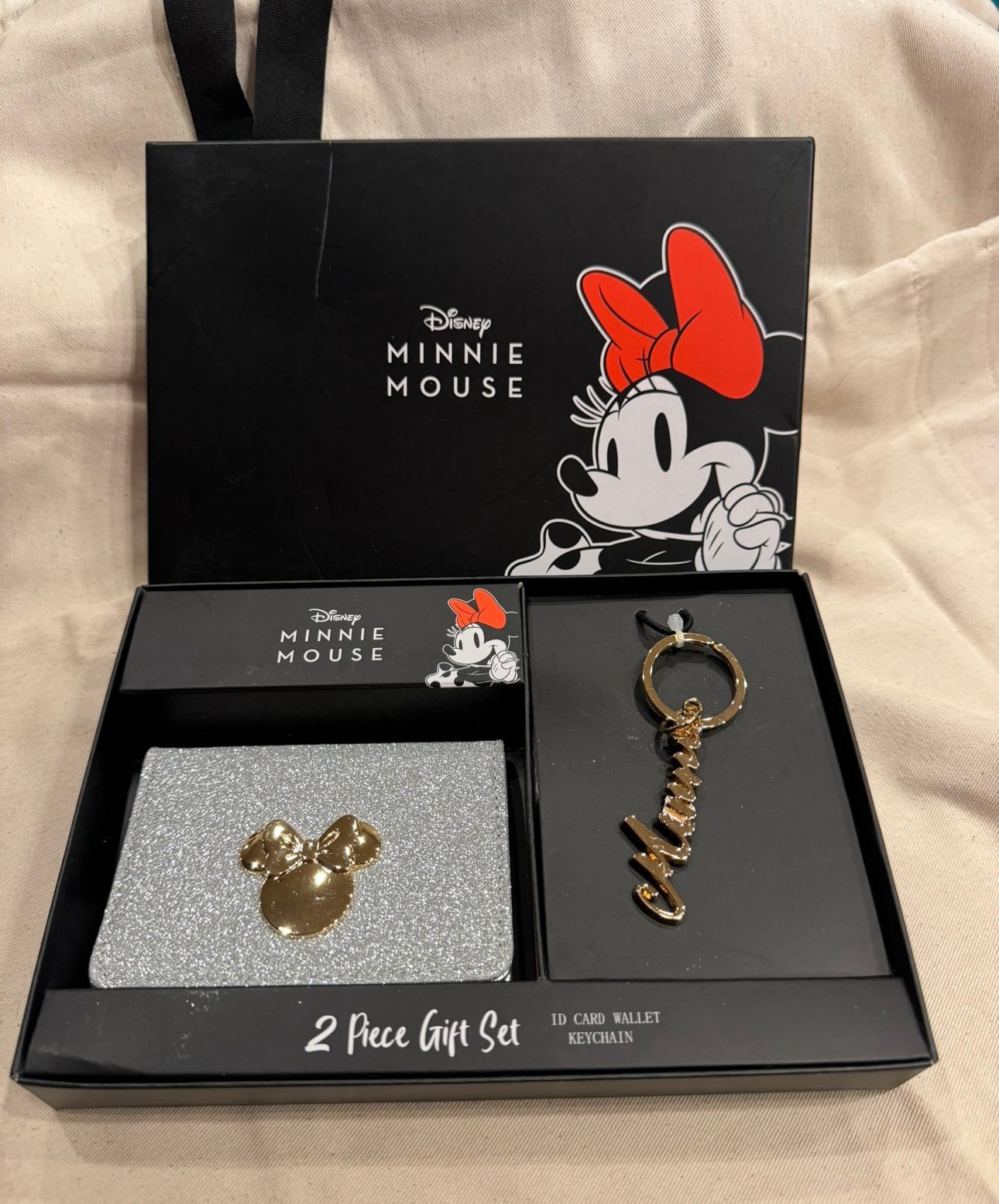 Disney Minnie Mouse 2 Piece Gift Set ID Card Wallet & Key Chain