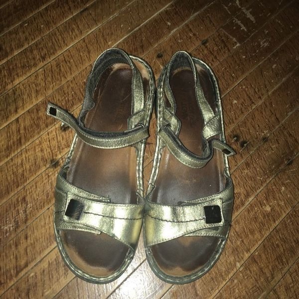 Naot gold size 38 strappy ortho comfort sandals