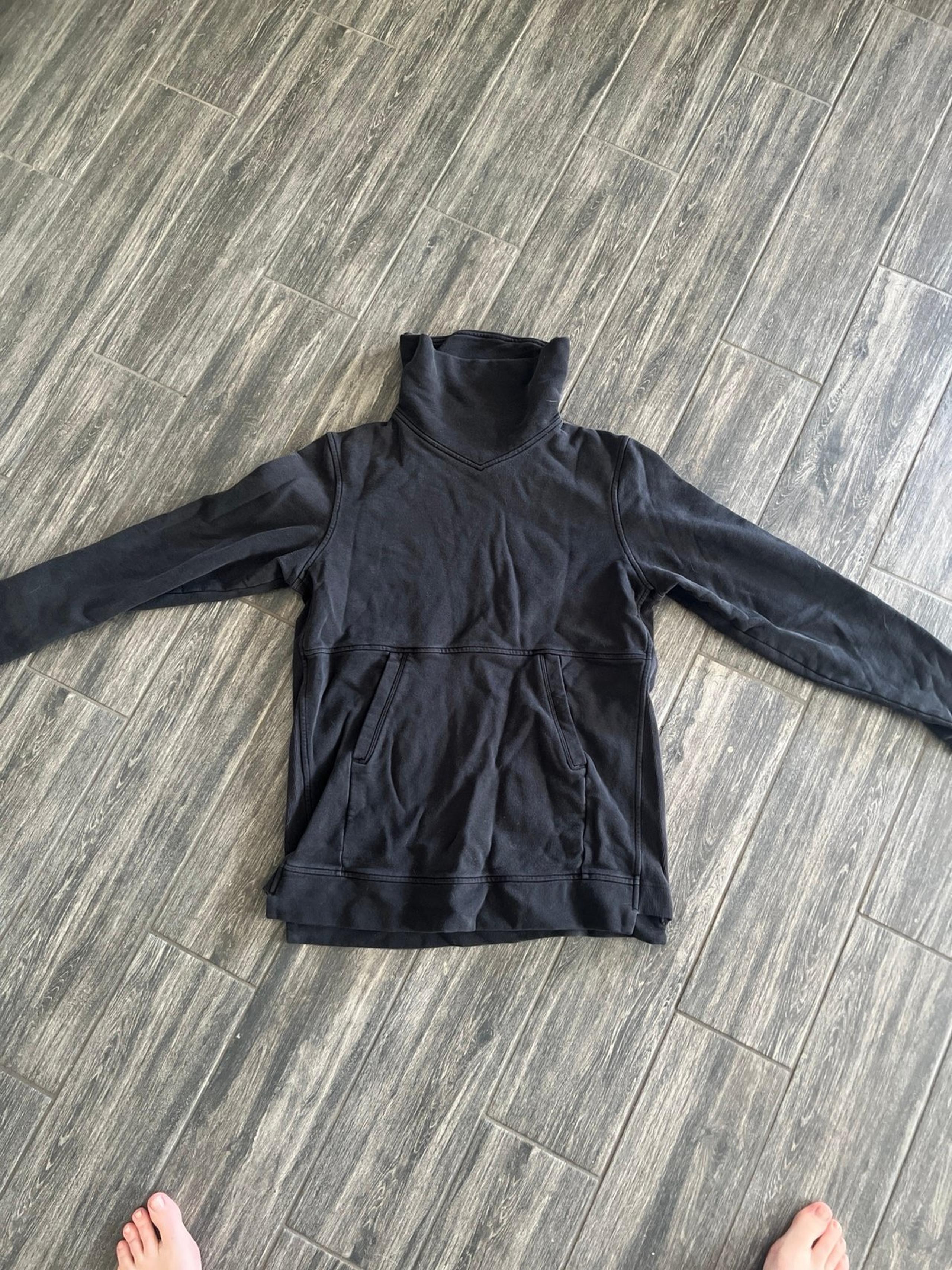 Lululemon sweatshirt