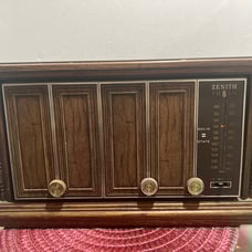 vintage Zenith desktop cabinet radio from the 1950s, manufactured in the United