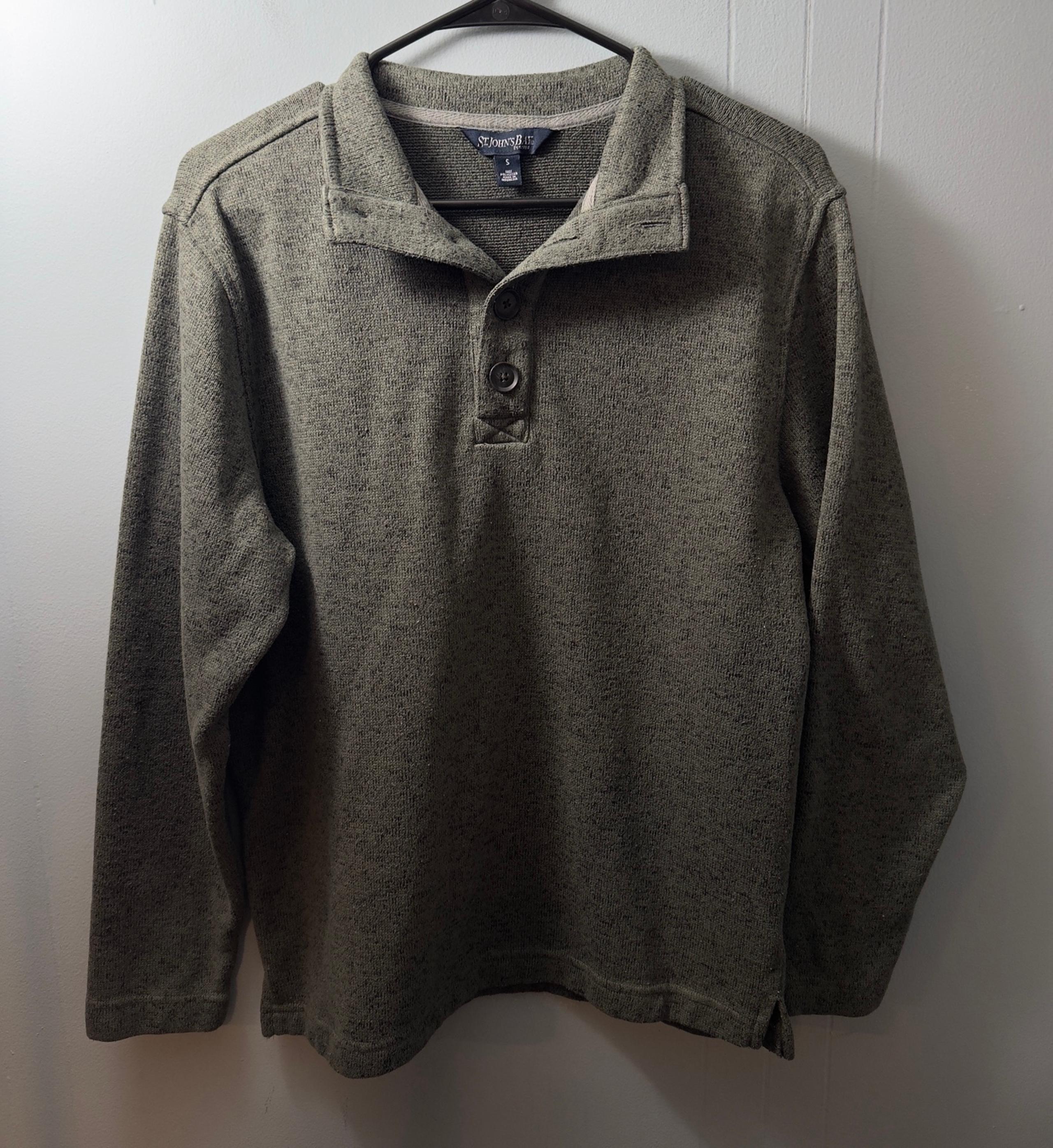 Mens St. Johns Bay Green Pullover, Size Small.