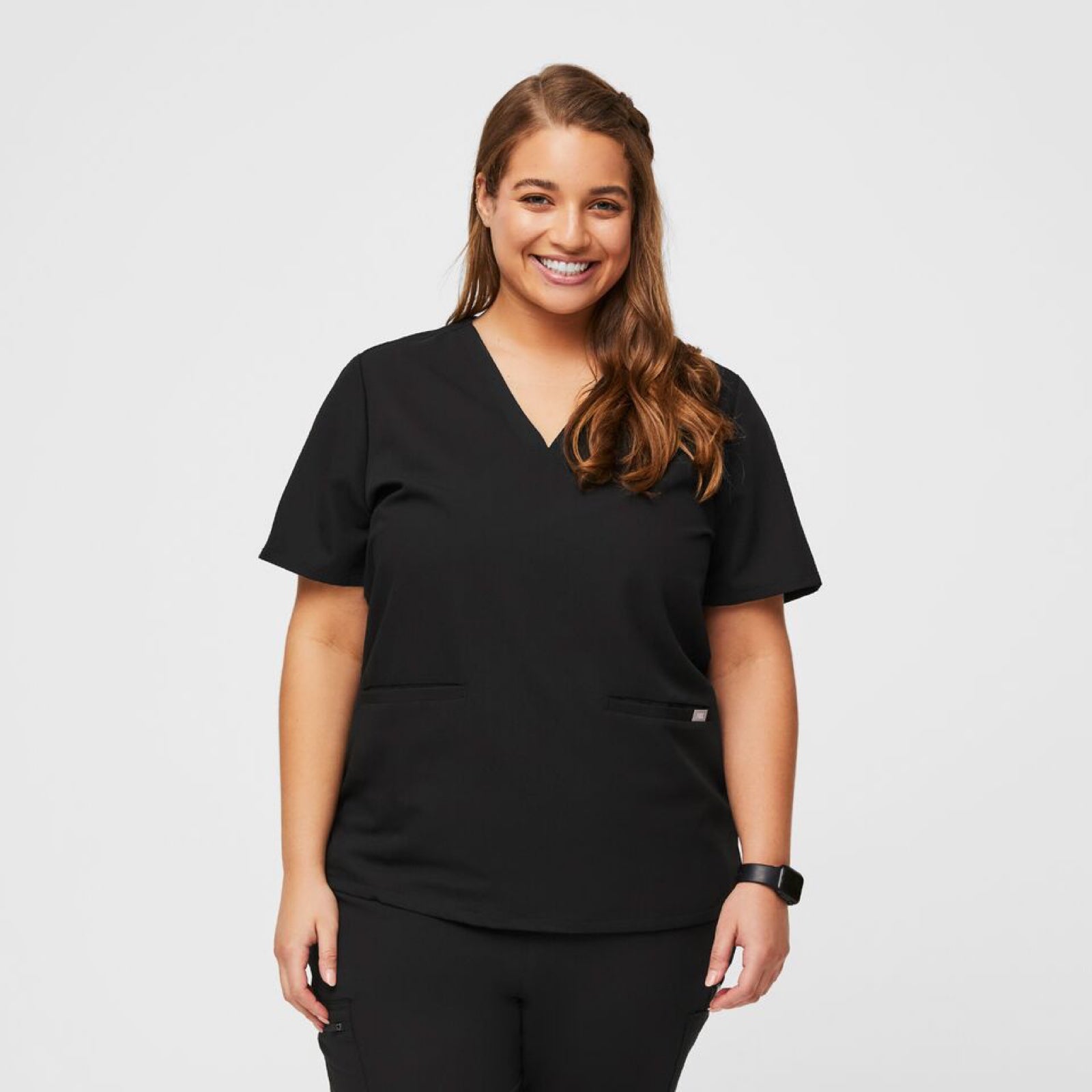 Figs Women’s Black Casma Three-Pocket Scrub Top & Zamora Jogger Scrub Pants LRG