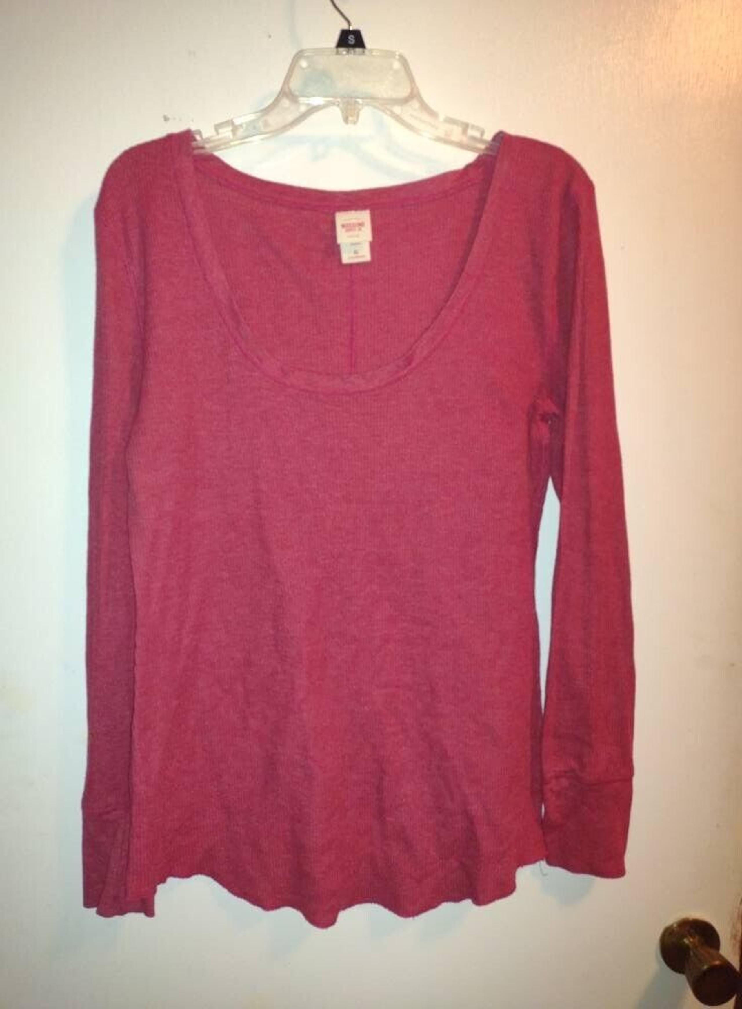 XL Mossimo Women's Red Long Sleeve Shirt Scoop Neck