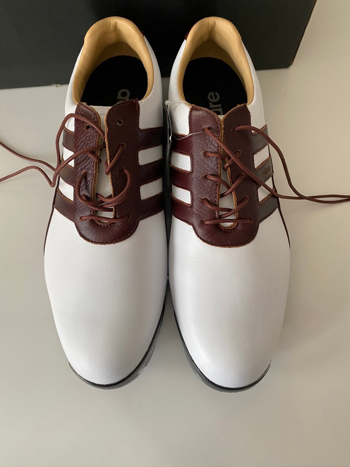 Golf shoes
