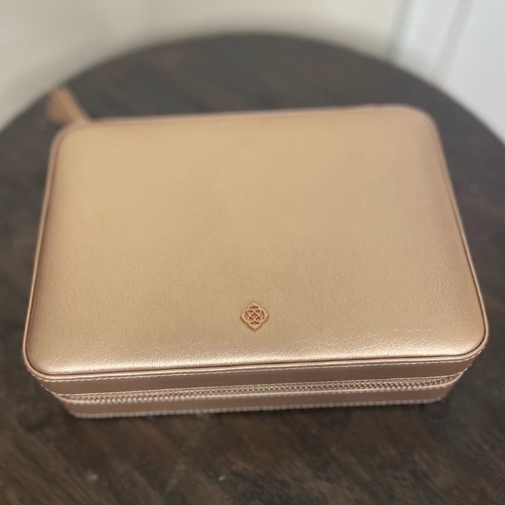 NWT Kendra Scott Medium Travel Jewelry Case in Rose Gold!