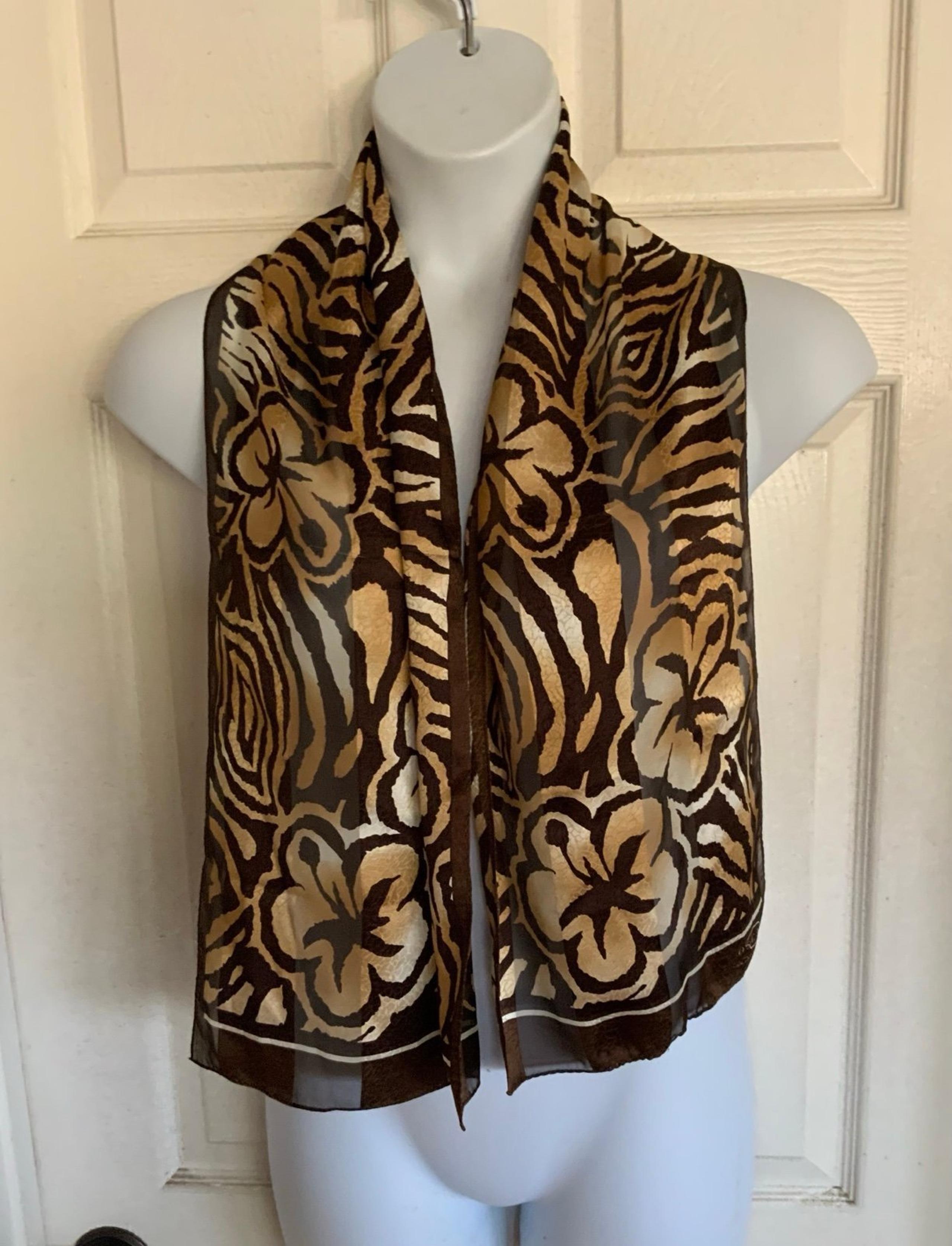 Oscar de la Renta..100% silk Scarf