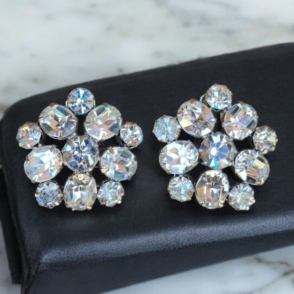 Vintage Weiss rhinestone earrings