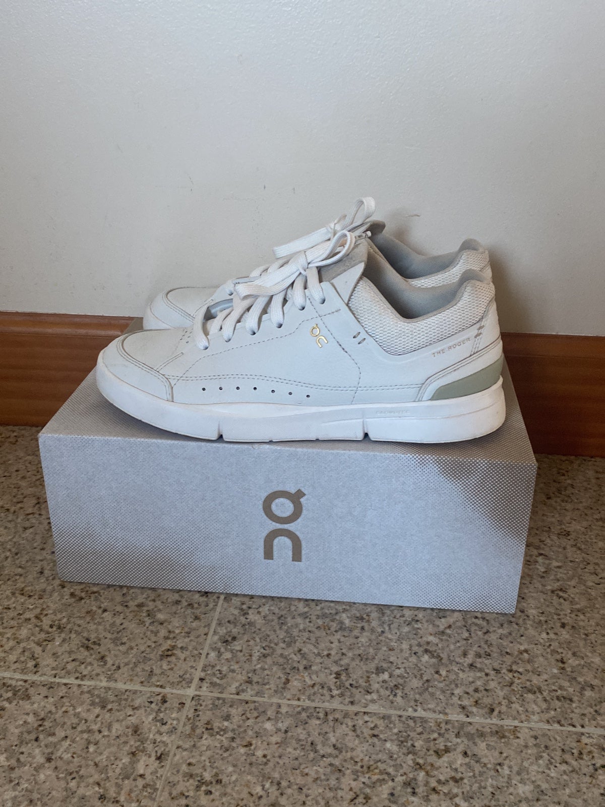 On The Roger Center Court sneakers