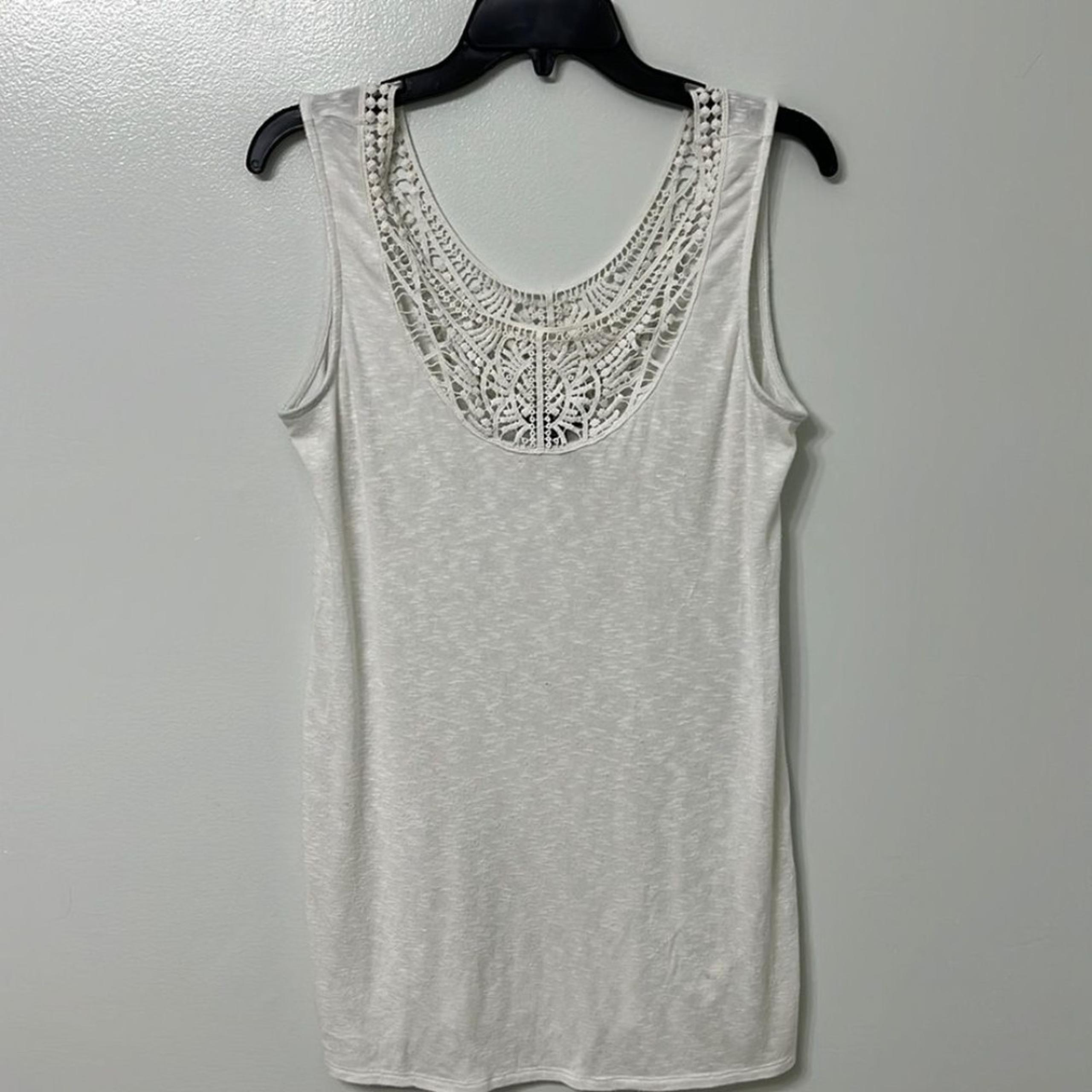 MAternity -A pea in the pod  white Maternity tank top size medium.
