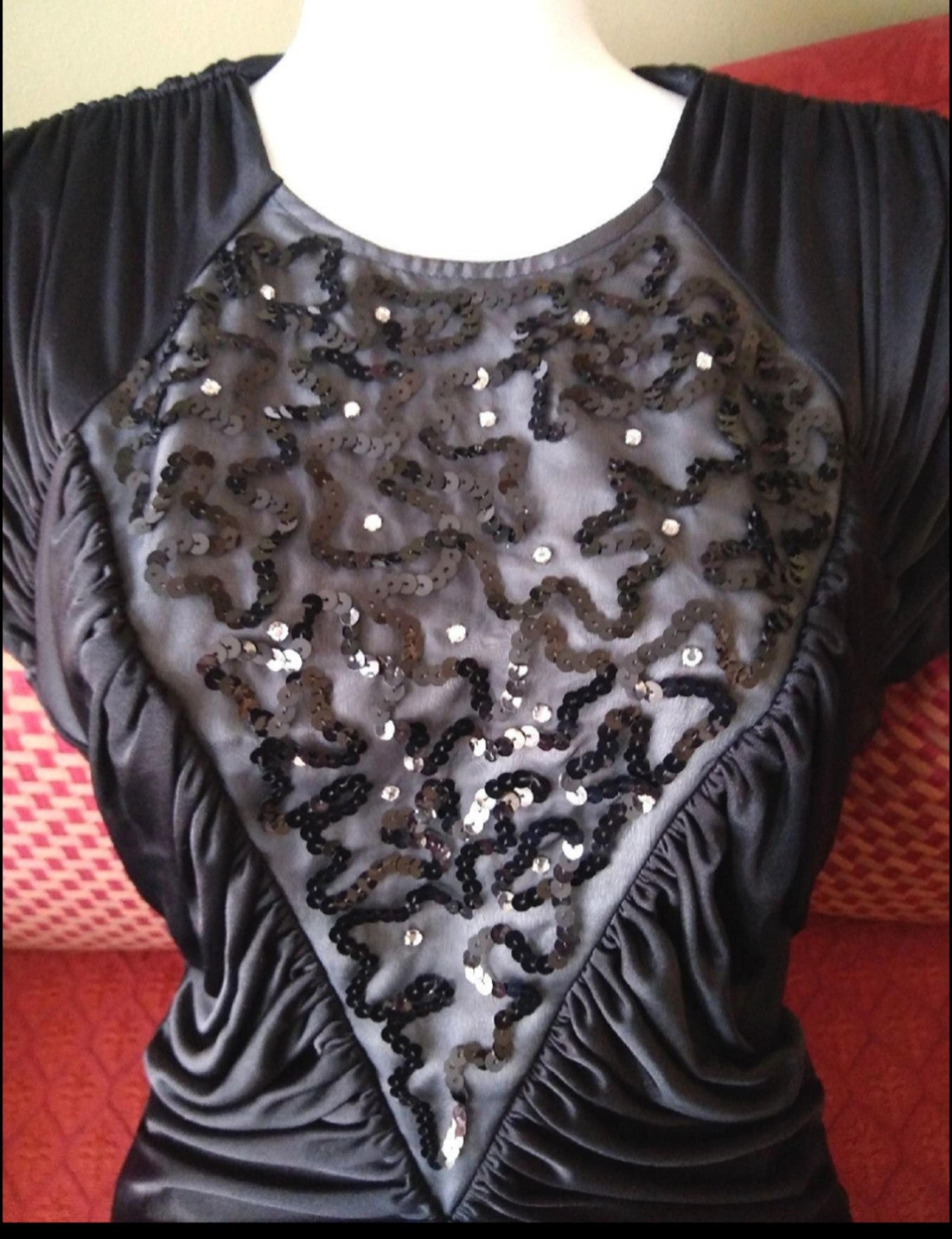 Women's mermaid style Vintage Black stretch gown beautiful sequin front top Sz.6