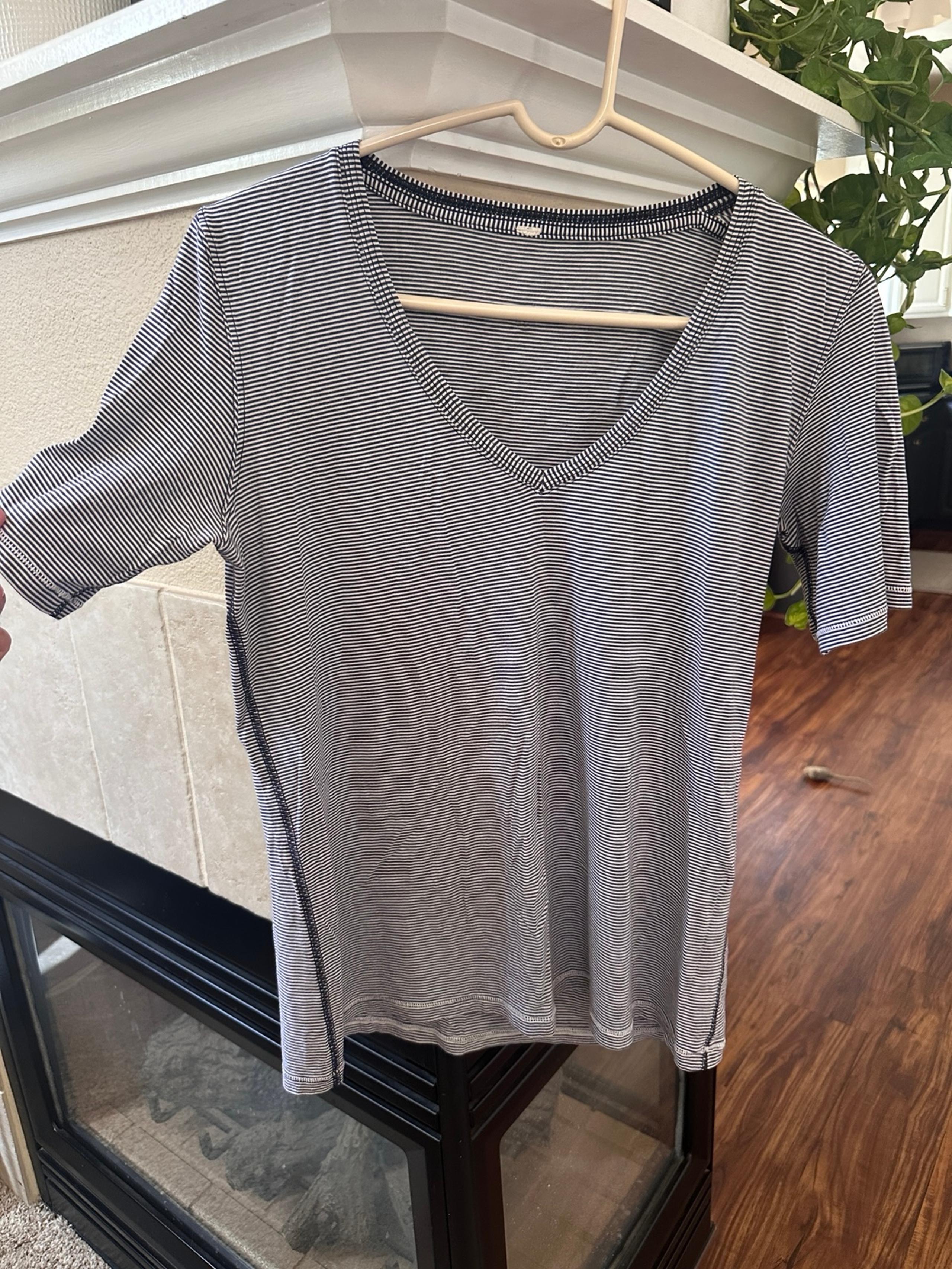 Lululemon white & navy striped athletic vneck tshirt