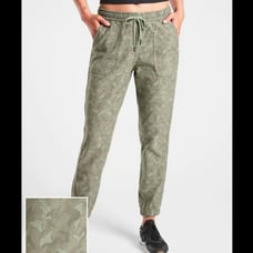 ATHLETA STRATUM CAMO OLIVE ELASTIC WAIST FARALLON JOGGER PANTS