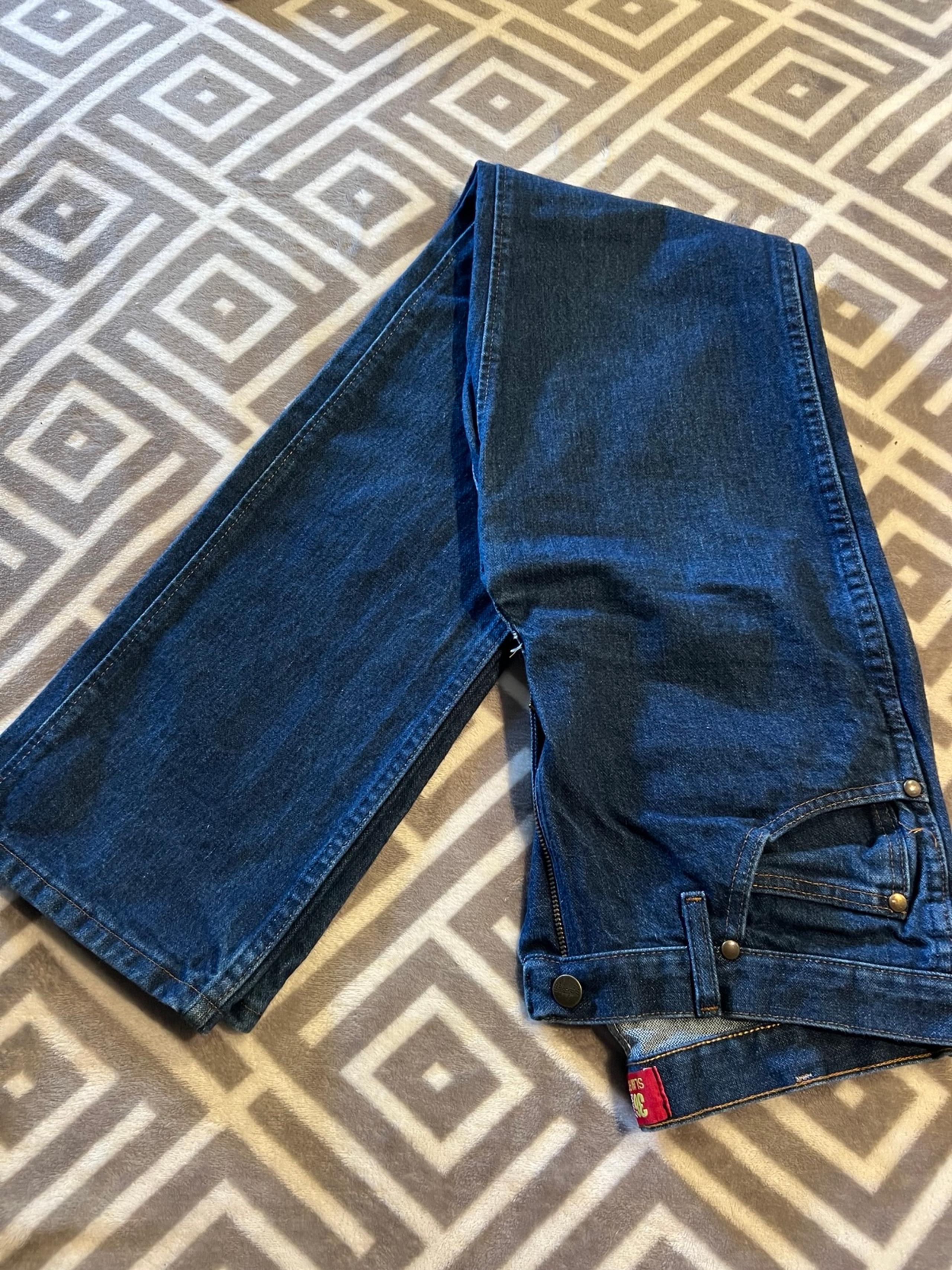 Wrangler men’s MWZ slim fit jeans. 32x36 excellent condition.