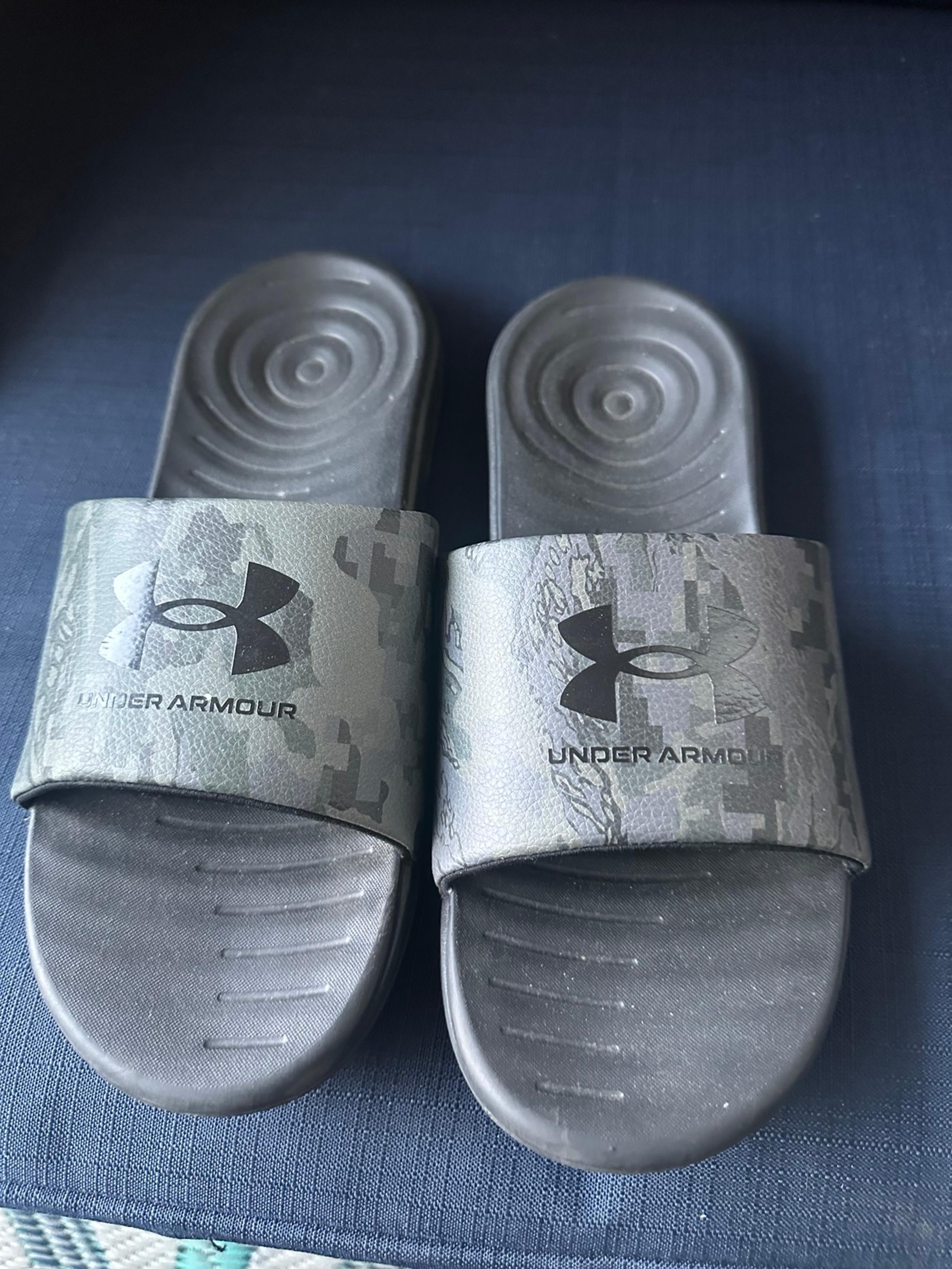 Under armour armor size 10 flip flop