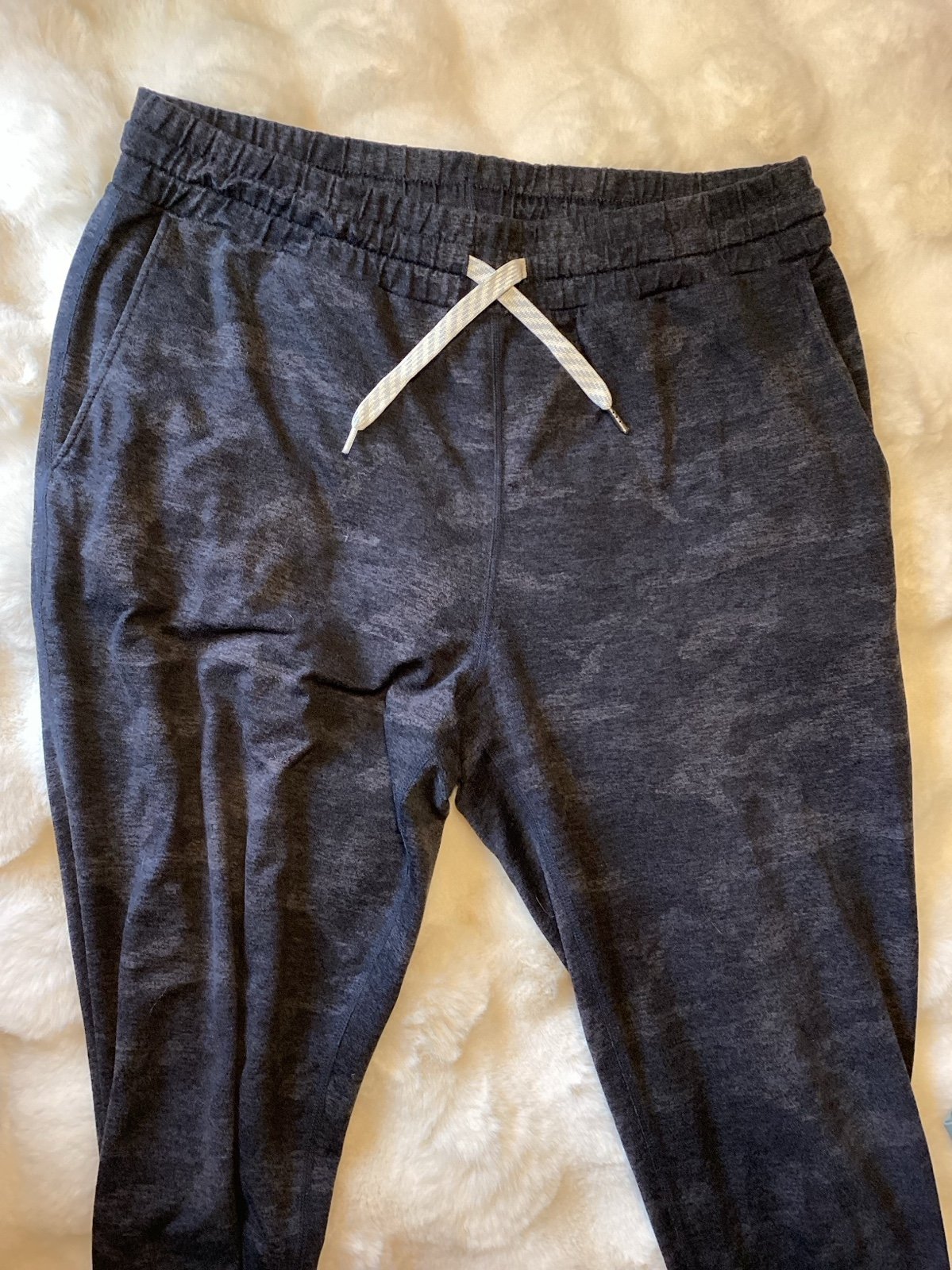 Vuori Performance Joggers Black Gray Camo Womens Small