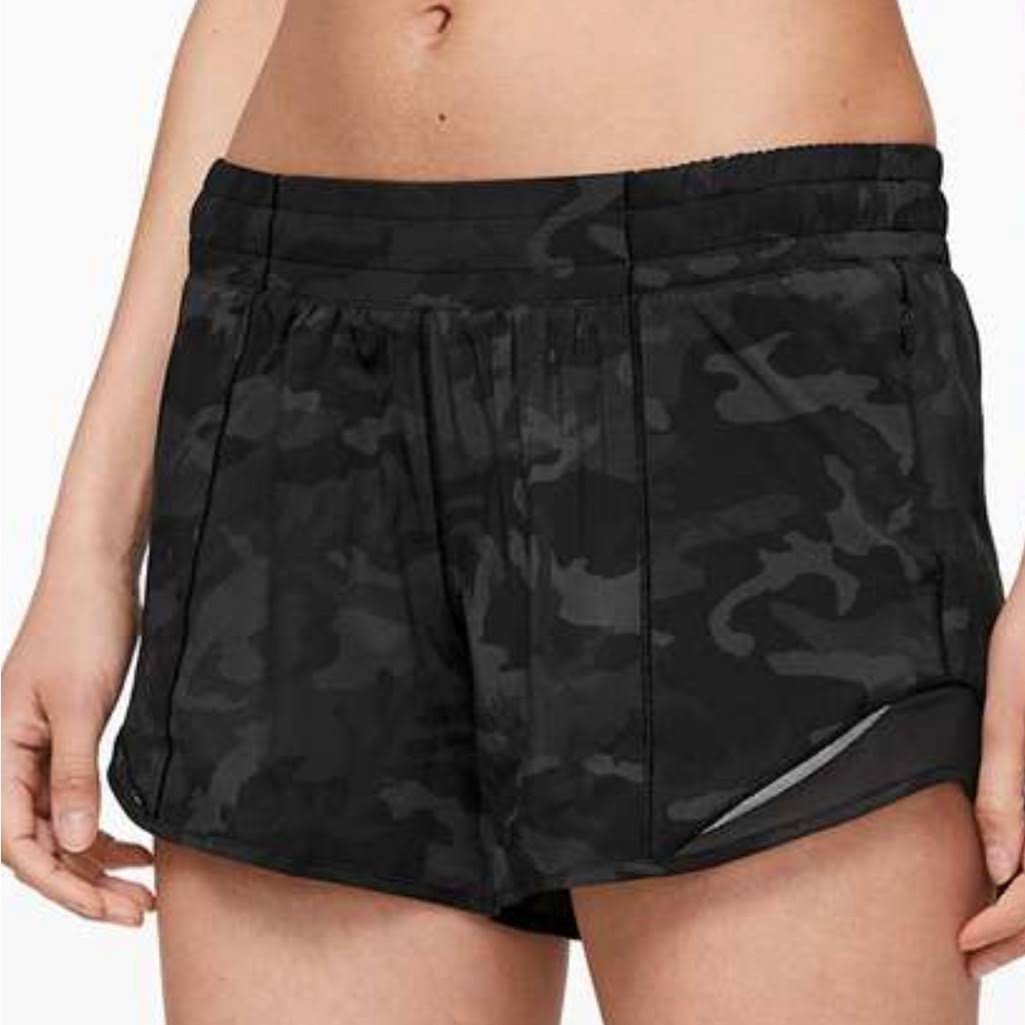 Lululemon Hotty Hot Short II *2.5”