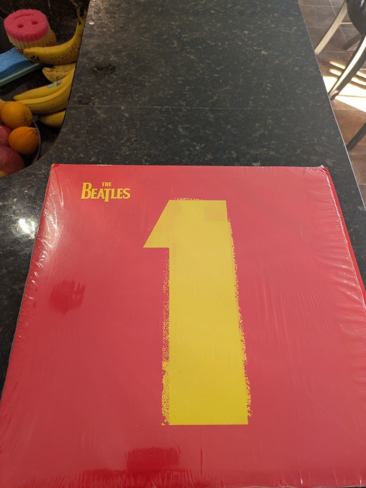 THE BEATLES 1 ONE HITS VINYL RECORD VG+ PLAYED ONCE