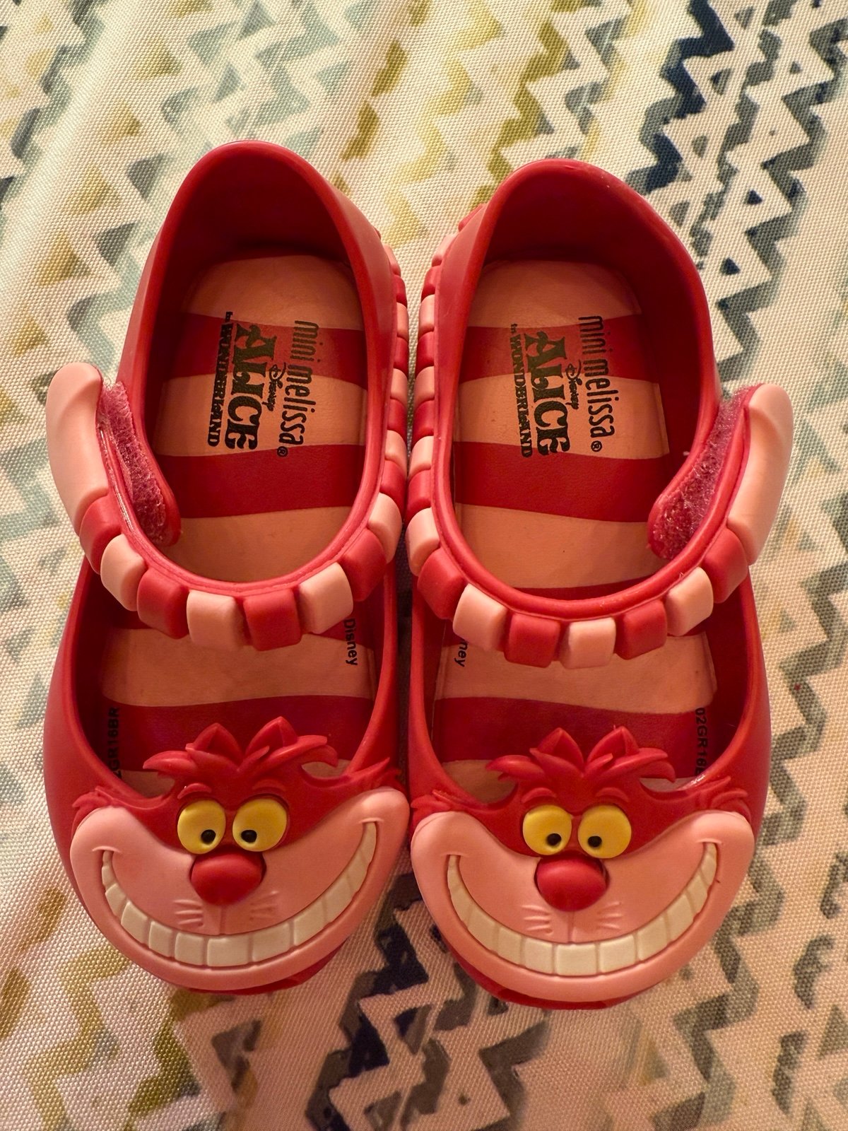 ALICE IN WONDERLAND CHESHIRE CAT MINI MELISSA Pink Shoes Girls Sz 6 DISNEY NWOT
