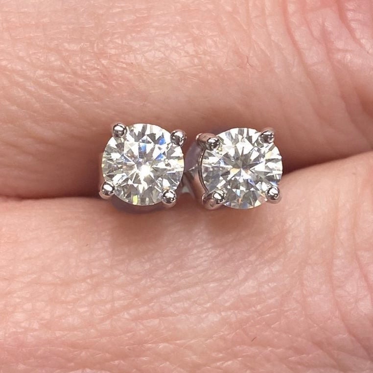925 Sterling Silver 1 Carat Moissanite Diamond Stud Earrings