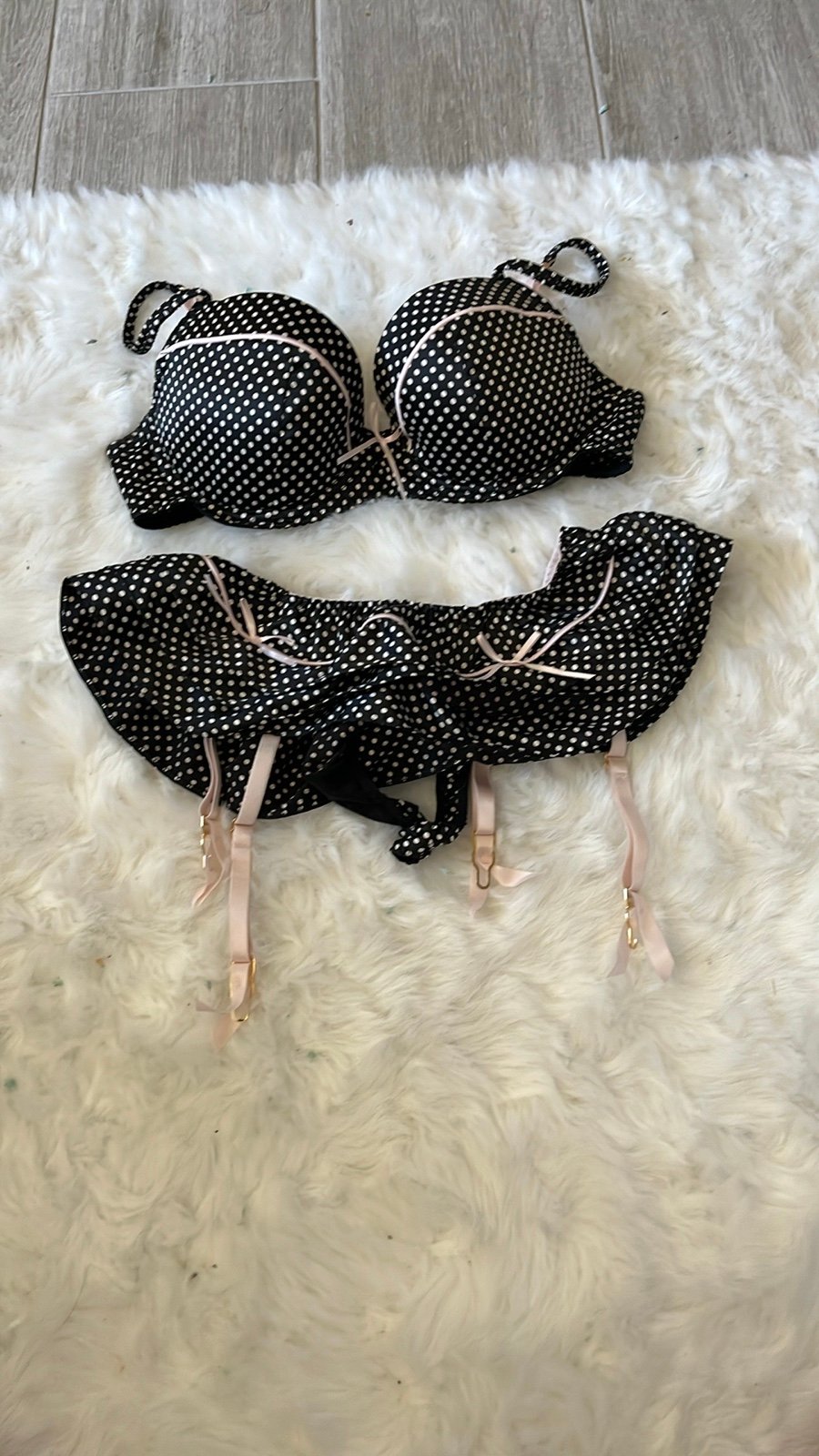 Victoria’s Secret bra and panty set 34D, S