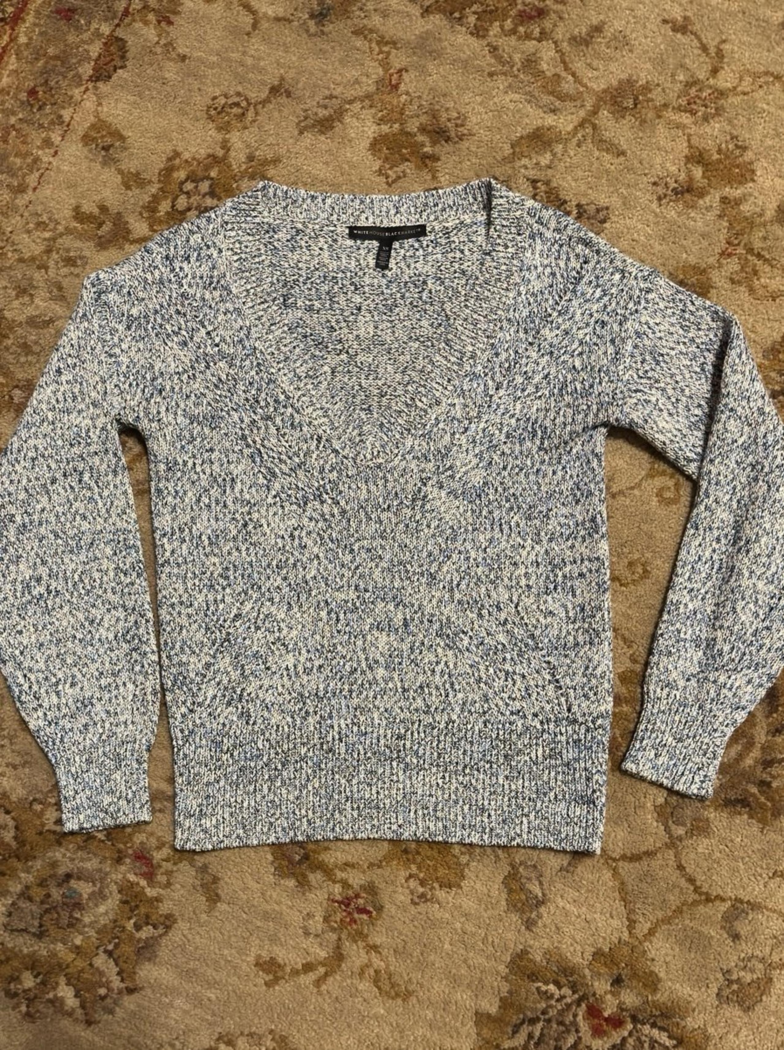 White House Black Market WHBM V-Neck Cropped Sweater -XS