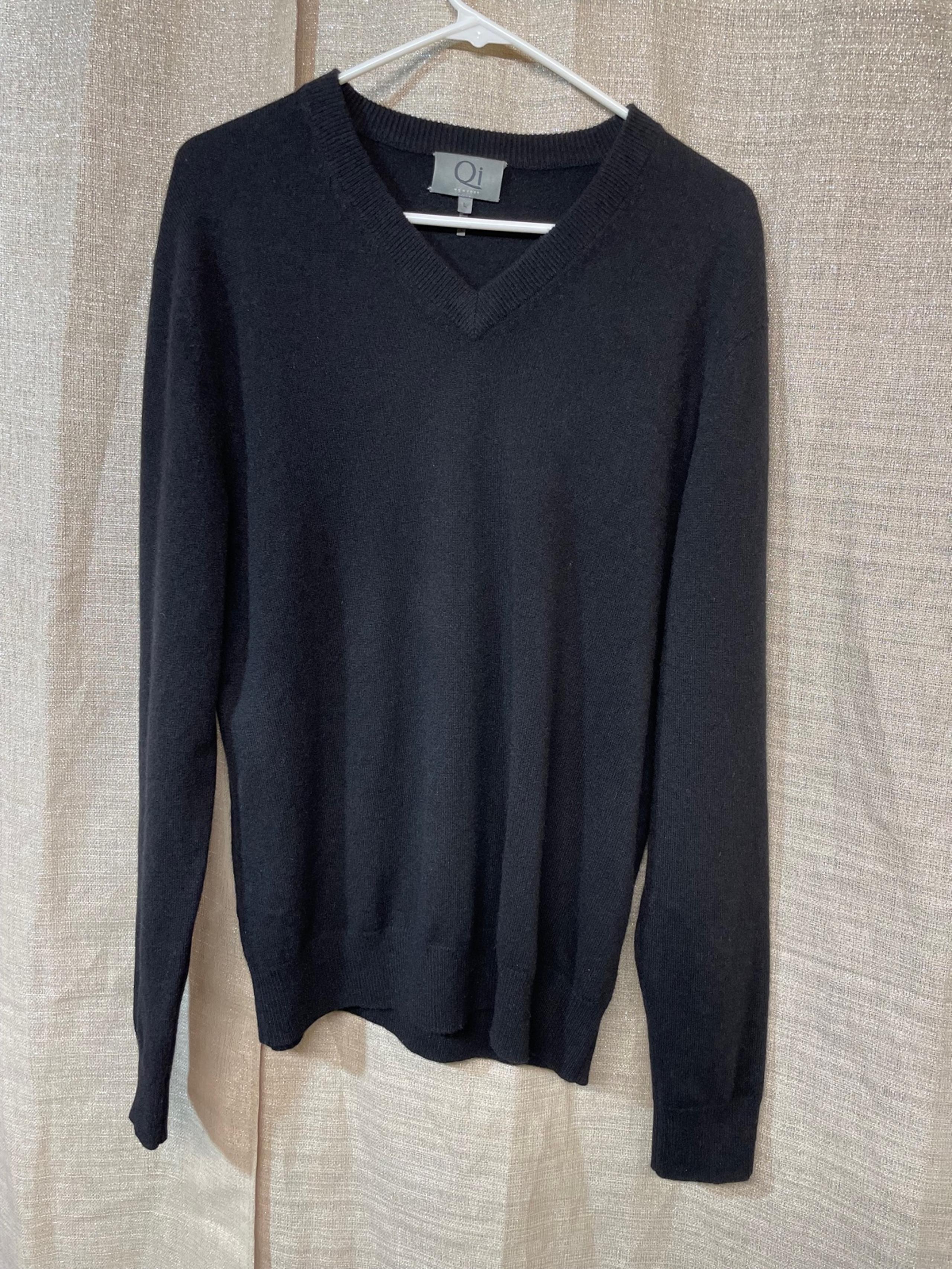 Mens V-Neck Black Qi 100% Cashmere Sweater - Large
