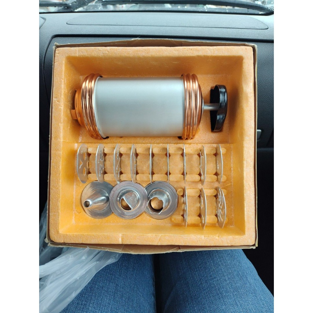 Mirro Cookie Pastry Press With 12 Discs & 3 Tips And Booklet