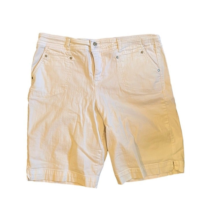 Style & Company white jean Bermuda shorts size 18