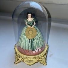 New in box The Franklin Mint Scarlett’s Flirtations Gone With The Wind figurine