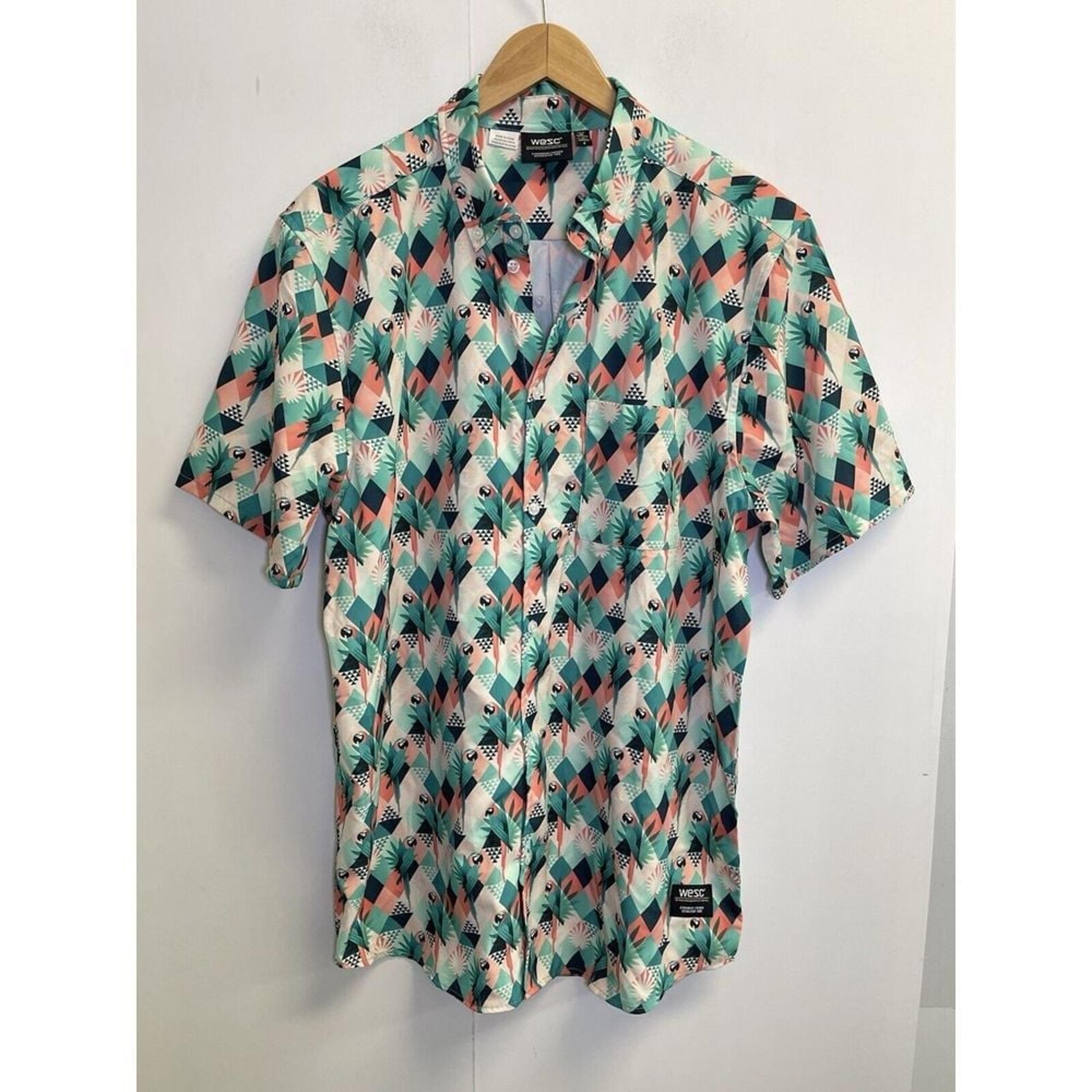 WESC Hawaiian Shirt Mens M Floral Micro Print Performance Light Colorful Parrot