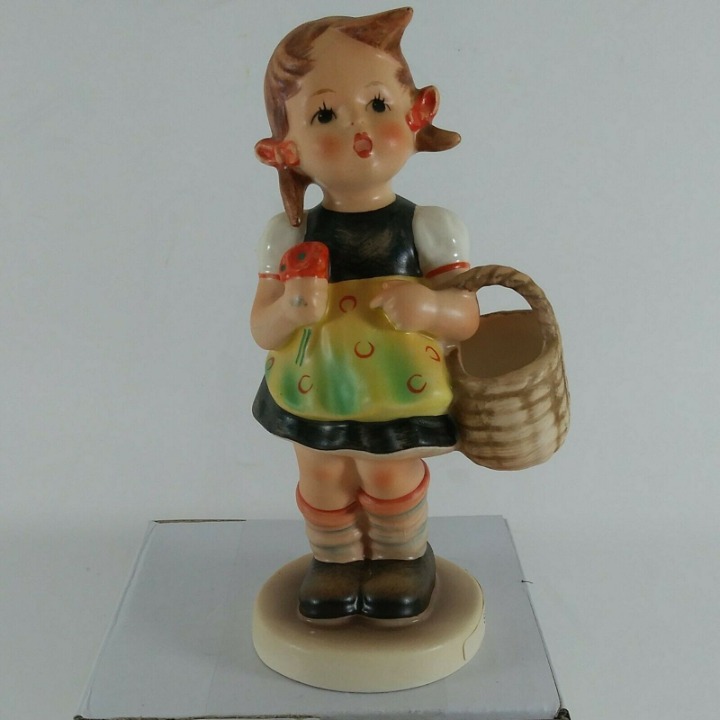 Goebel Hummel Figurine Sister #98/0