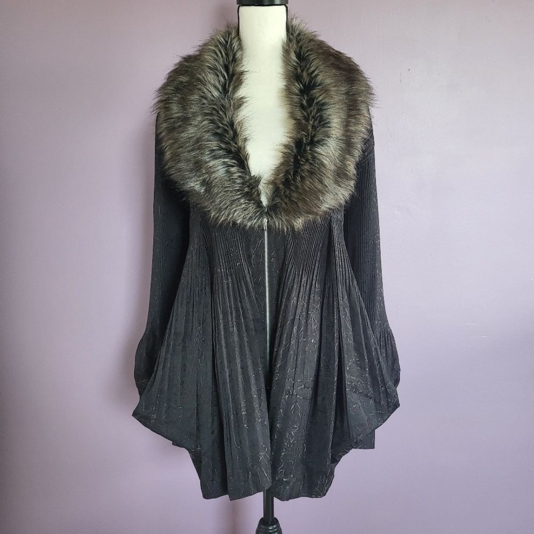 Medium Talk of the Walk Pleated Waterfall Faux Fur Balloon Sleeve Jacquard Coat