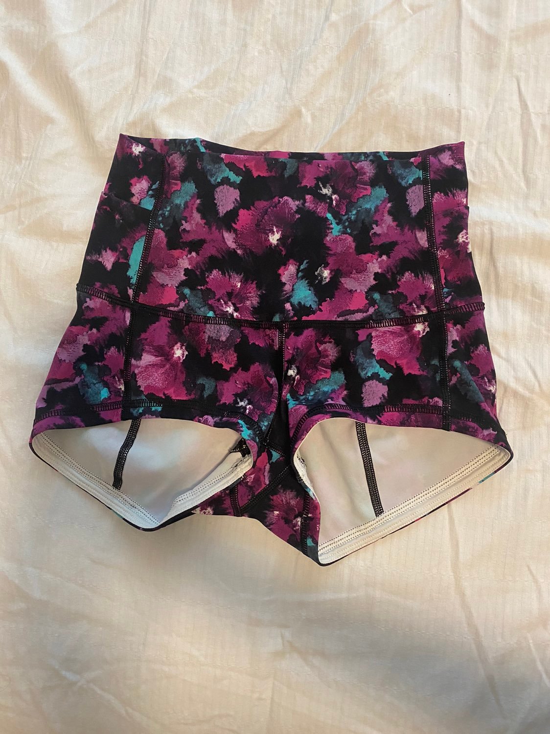 RARE Lululemon Mini Midnight Bloom Black Deep Fuschia Wunder Short 2 (Full-On L