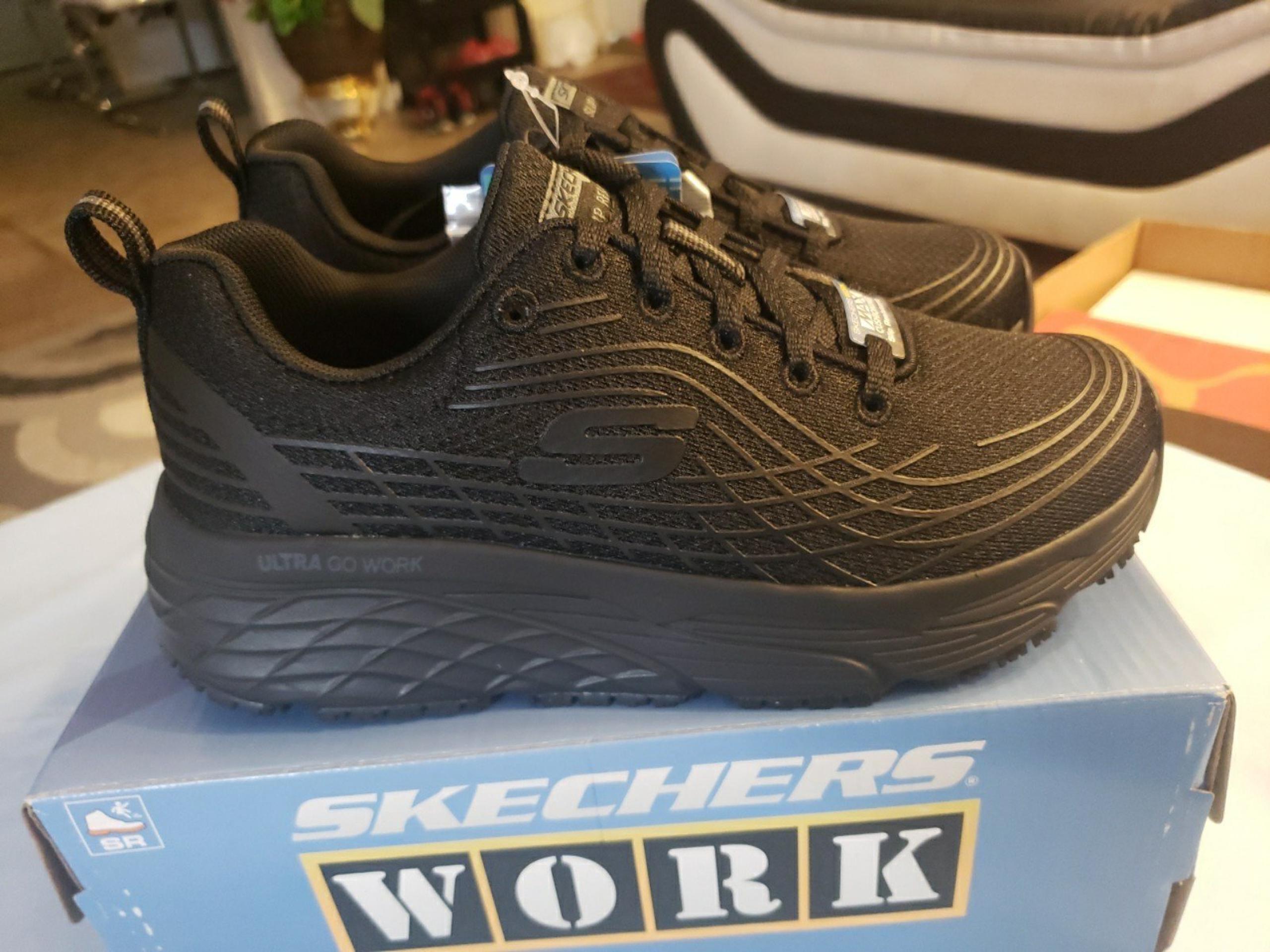 Skechers Work Max Cushioning Slip Resistant  Women's Sneaker Size 6 Black
