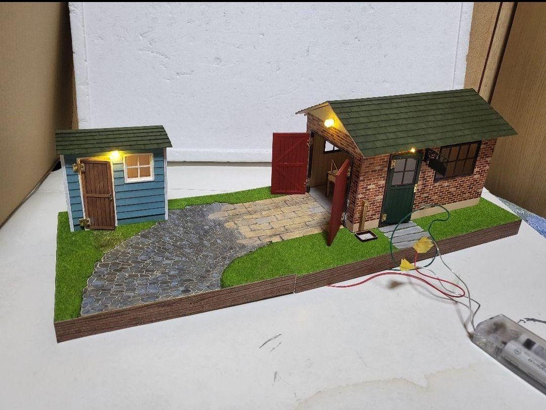Kobaani Model Workshop 1/24 Country Garage with Cottage and Cobblestone Garden - Completed Model