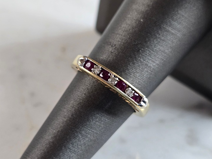 Womens Vintage Estate 10K Yellow Gold Diamond & Ruby Love Ring 2.8g E6553