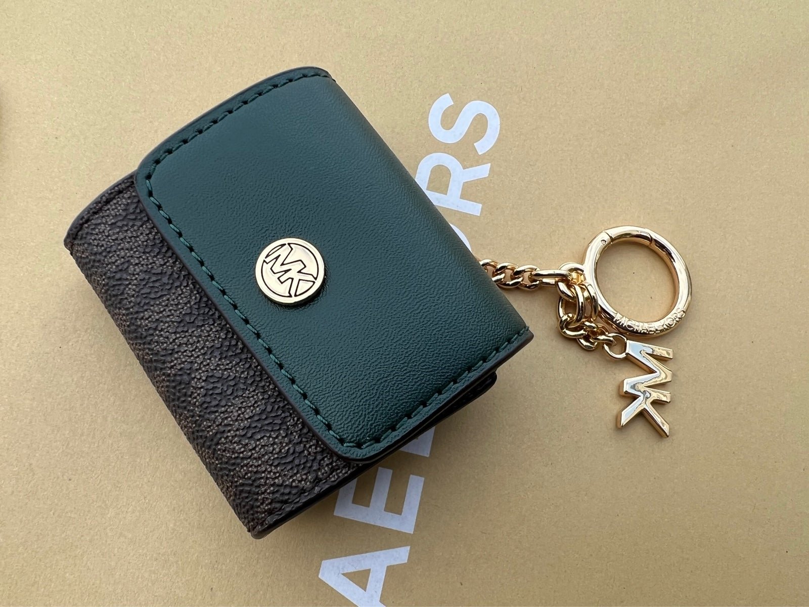 Michael Kors Jet Set Travel Case AirPods Charm In Brown Racing Green NWT