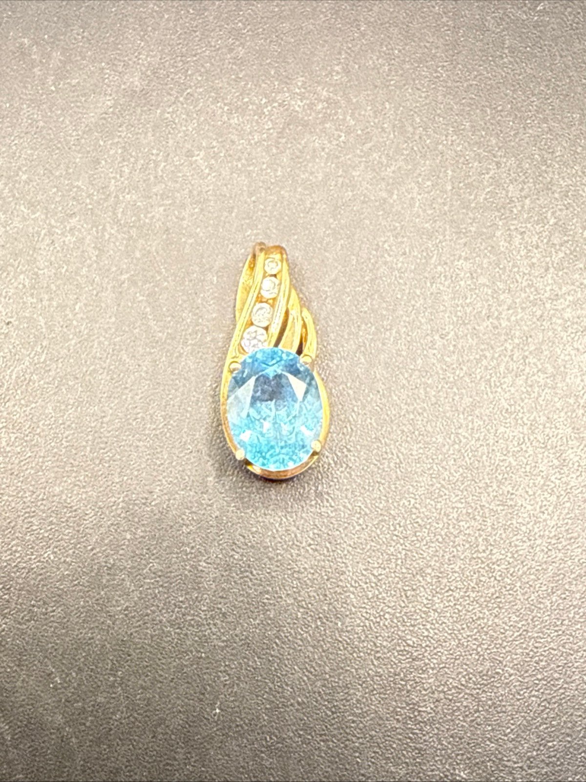 10k Yellow Gold Estate Blue Topaz & White Gemstone Pendant 110924@