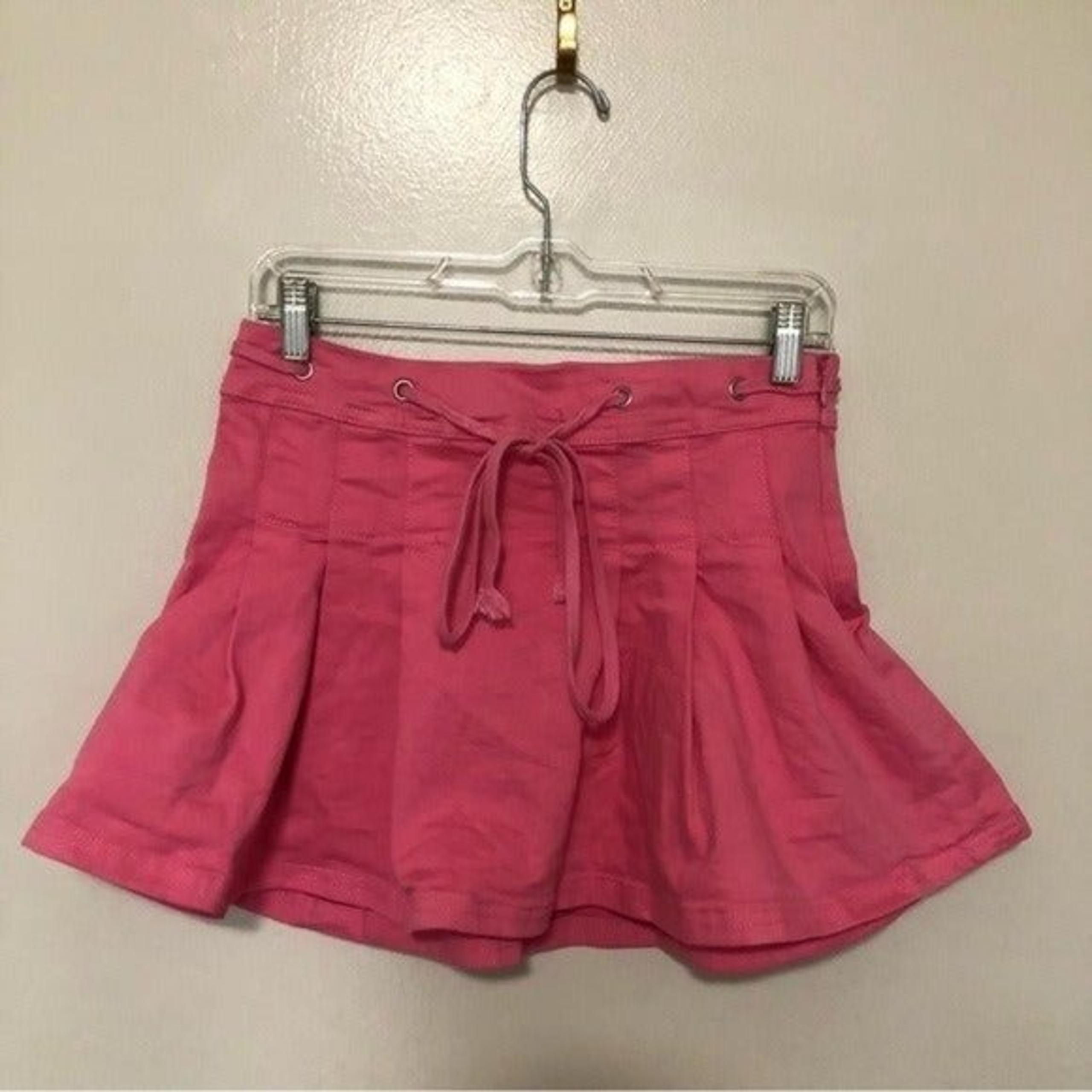 dELiA*s by Dolls Kill Kaleidoscope High Pleated Twill Mini Skirt Pink Medium Y2K