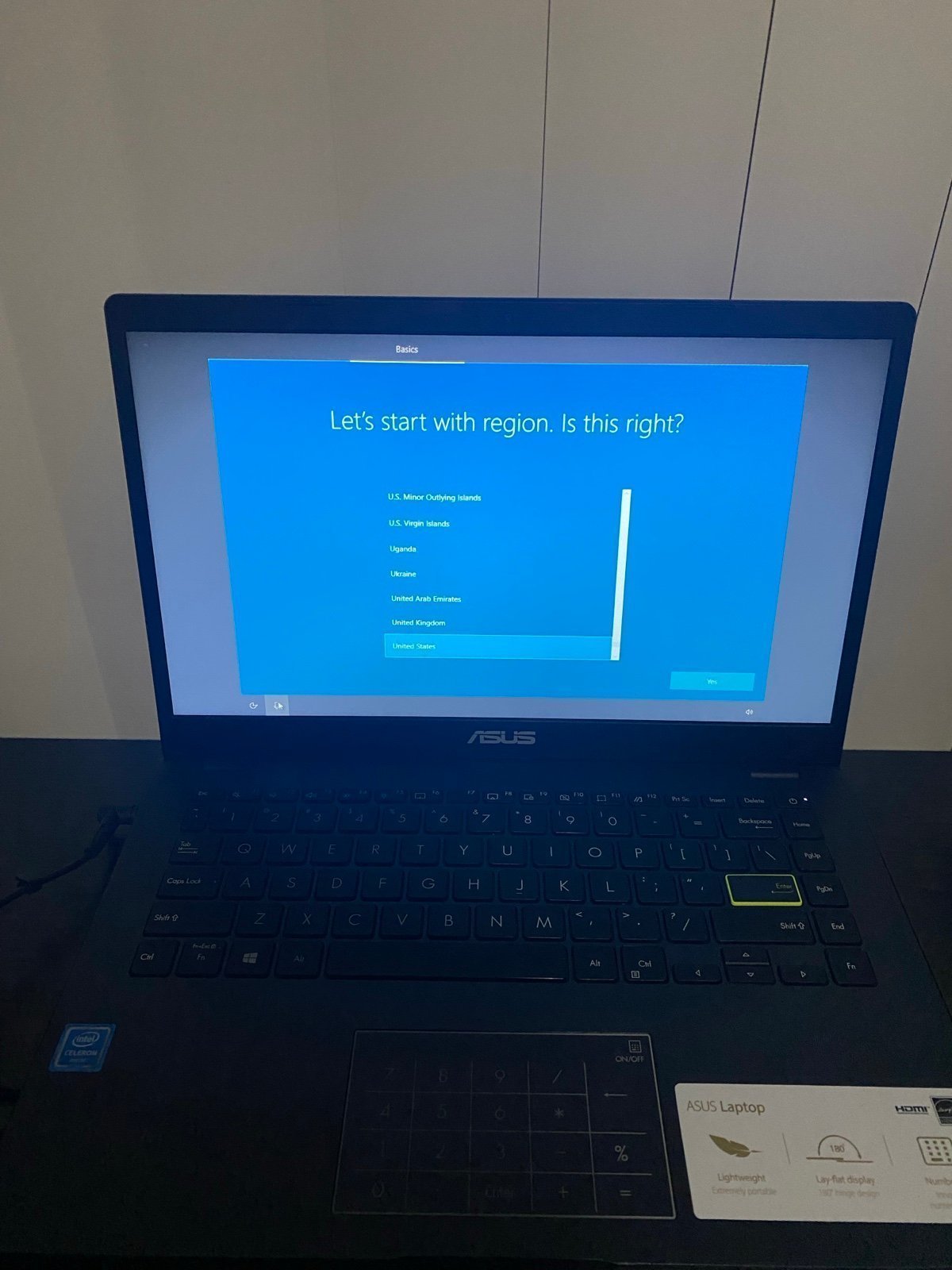 ASUS vivobook E410m
